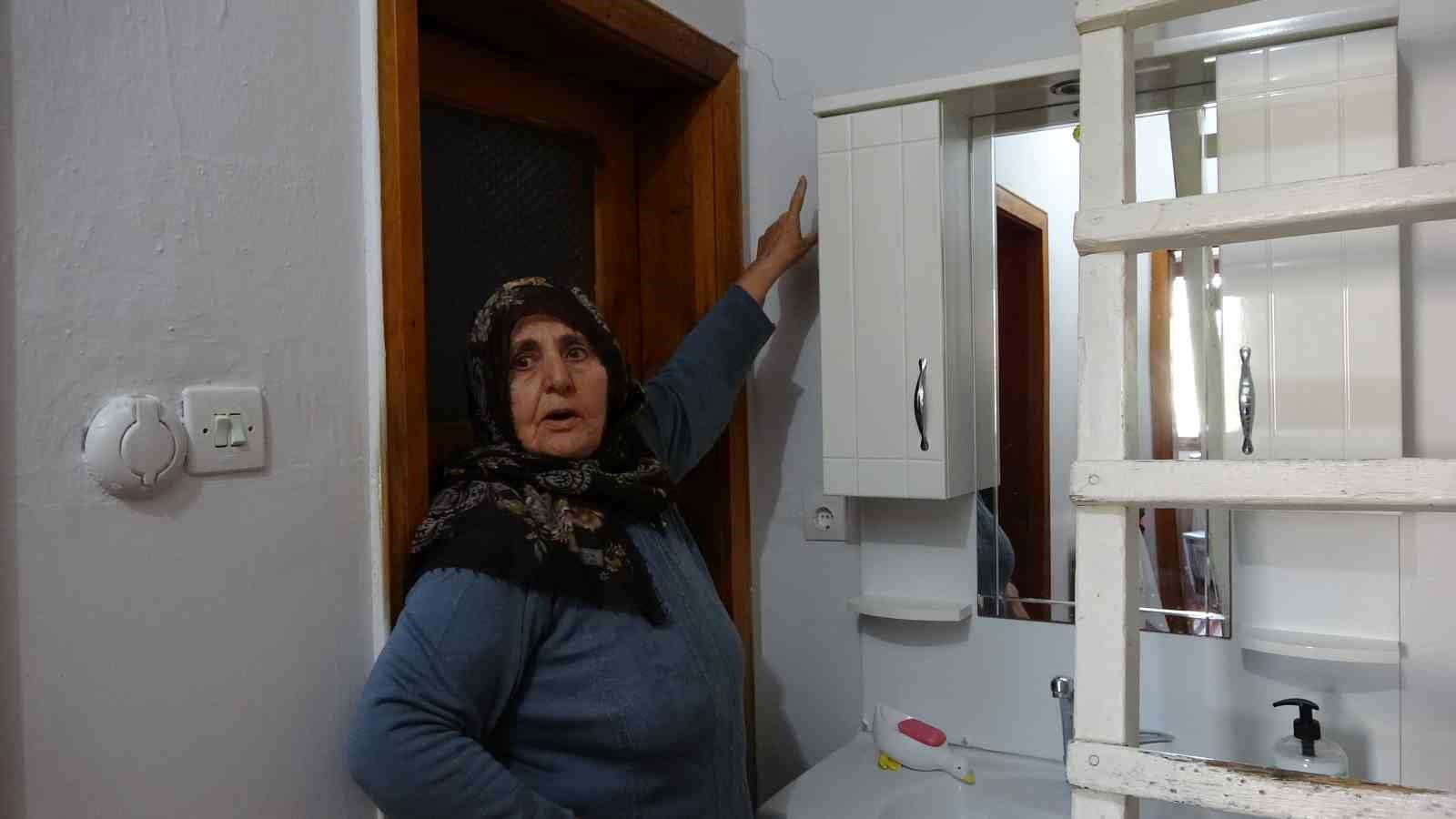 Bayburt’ta bir yıldır evlerden su çıkıyor: Duvarlar çatladı, aileler tedirgin
