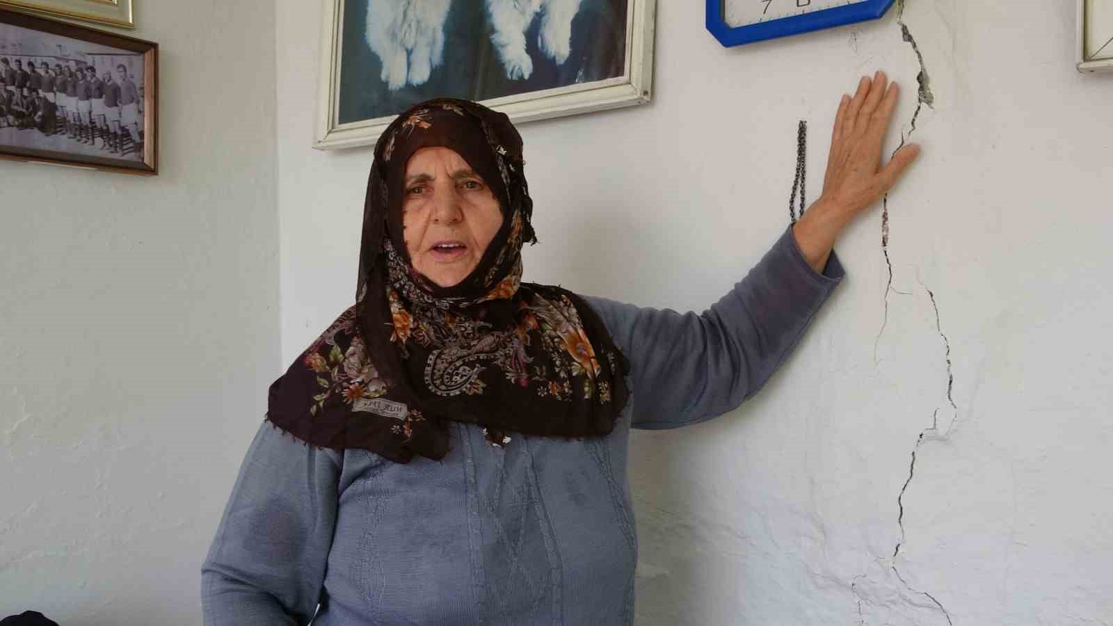 Bayburt’ta bir yıldır evlerden su çıkıyor: Duvarlar çatladı, aileler tedirgin