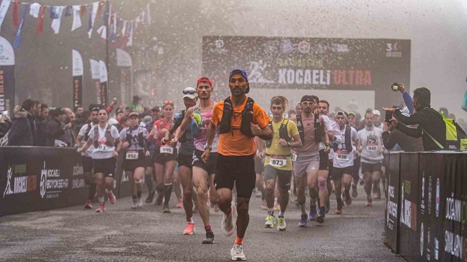 Sis altında 905 sporcudan nefes kesen mücadele