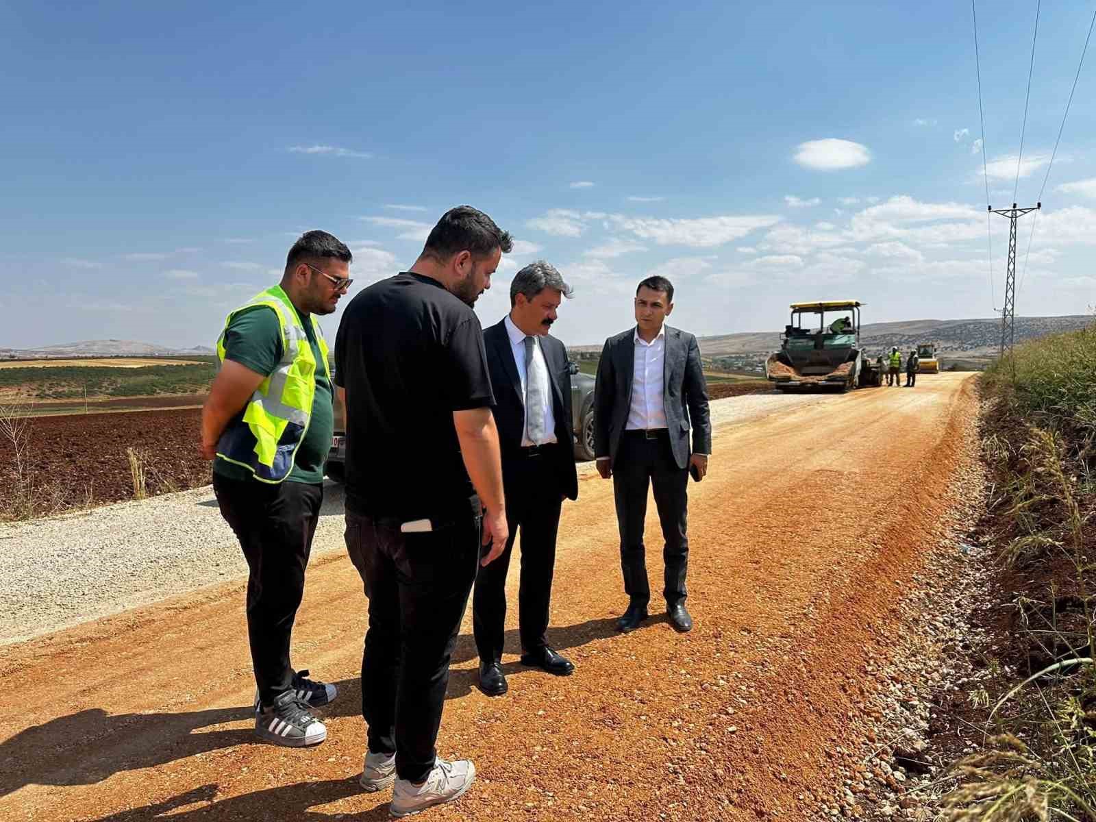 Kaymakam Aslan, asfalt çalışmasını inceledi