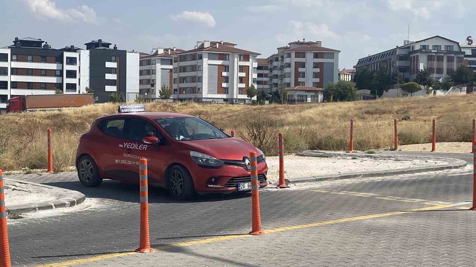 Ehliyet sınavlarında sabit parkur dönemine son