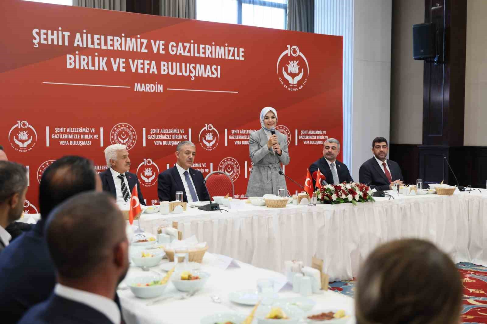 Bakan Göktaş, Mardin’de şehit aileleri ve gazilerle vefa buluşmasında bir araya geldi