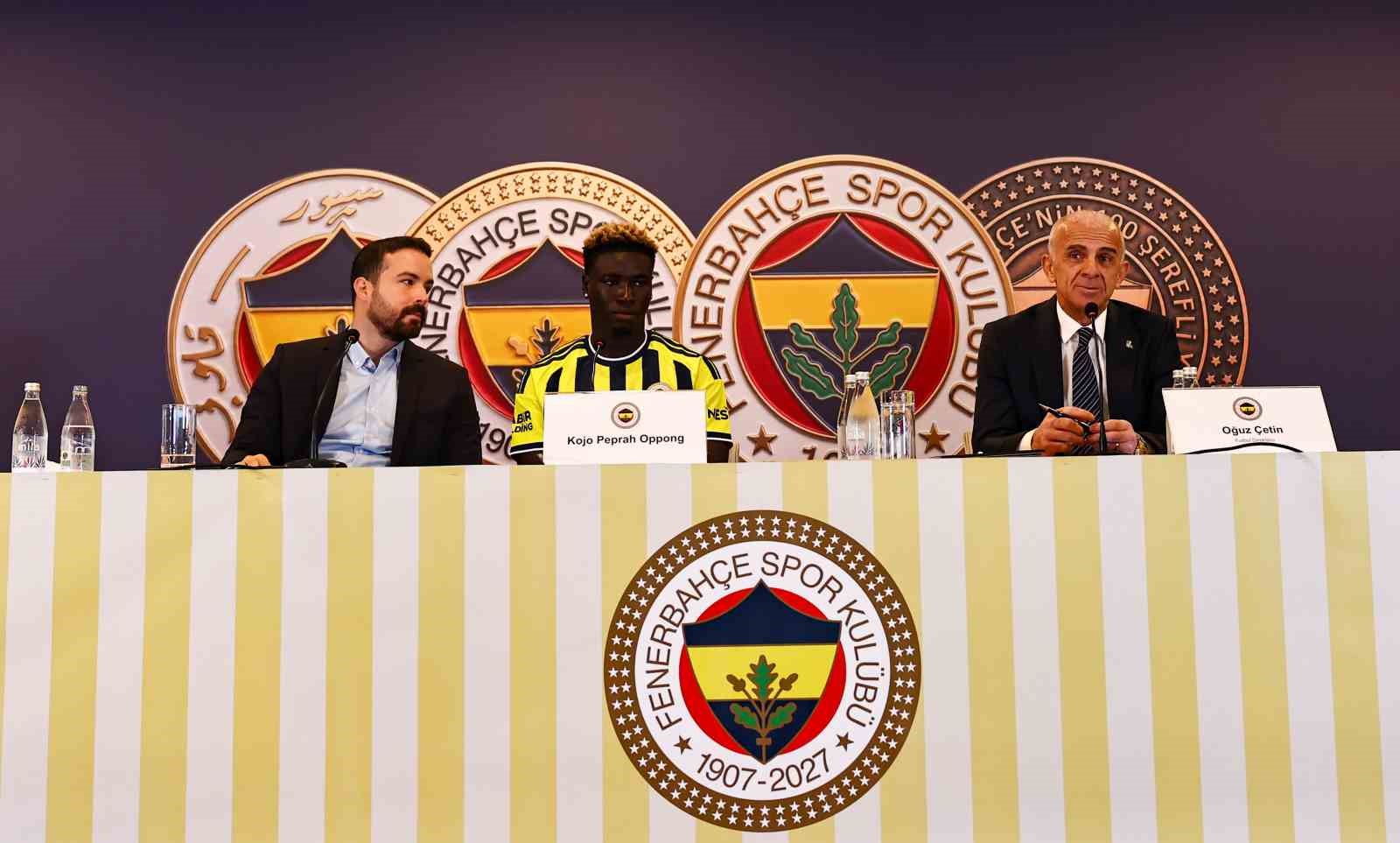 Fenerbahçe, Kojo Peprah Oppong için imza töreni düzenledi
