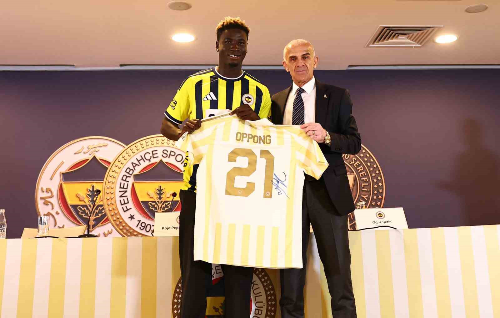 Fenerbahçe, Kojo Peprah Oppong için imza töreni düzenledi
