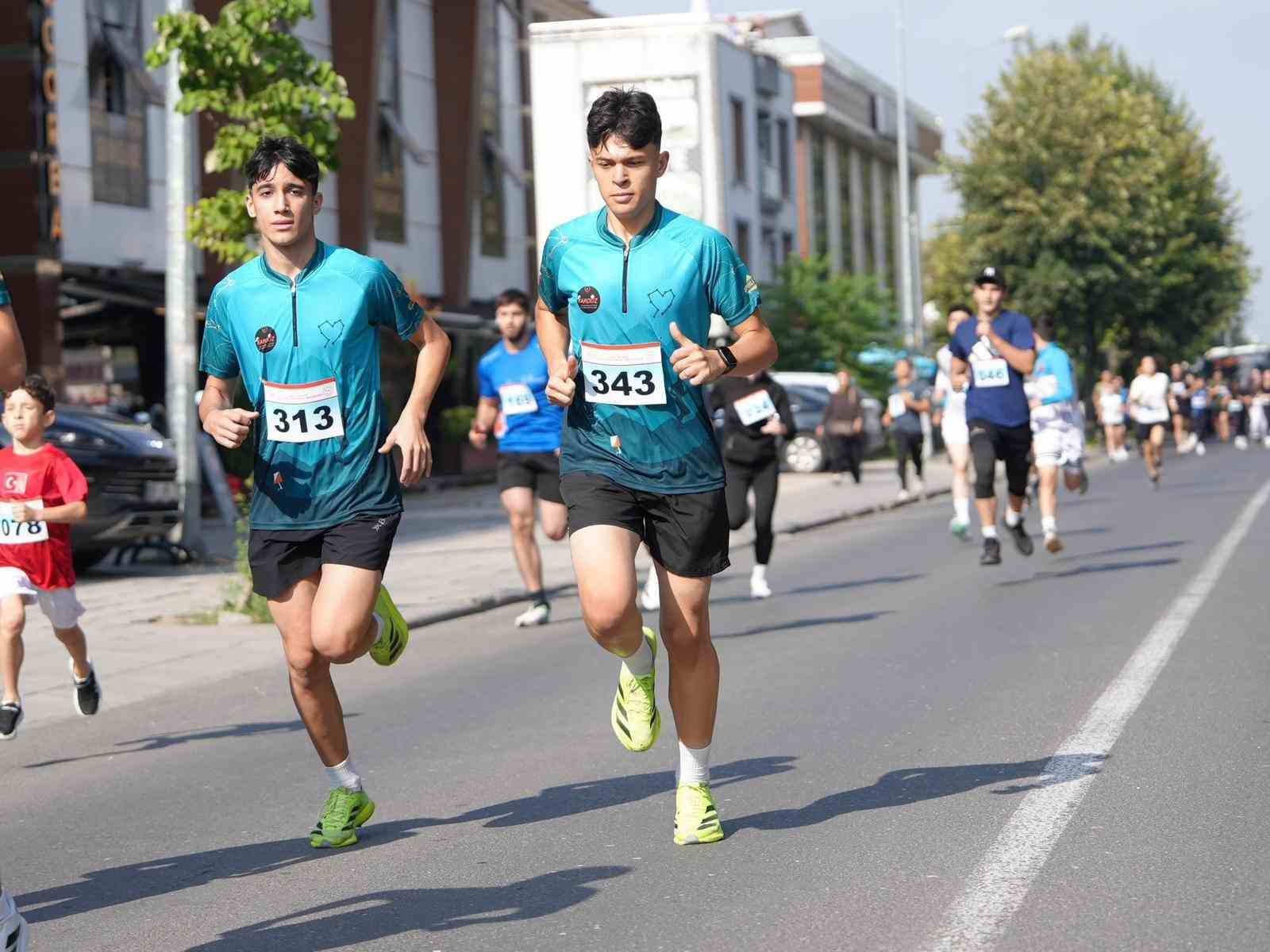 Düzce’de 2 kilometrelik parkurda "Zafer" için koştular