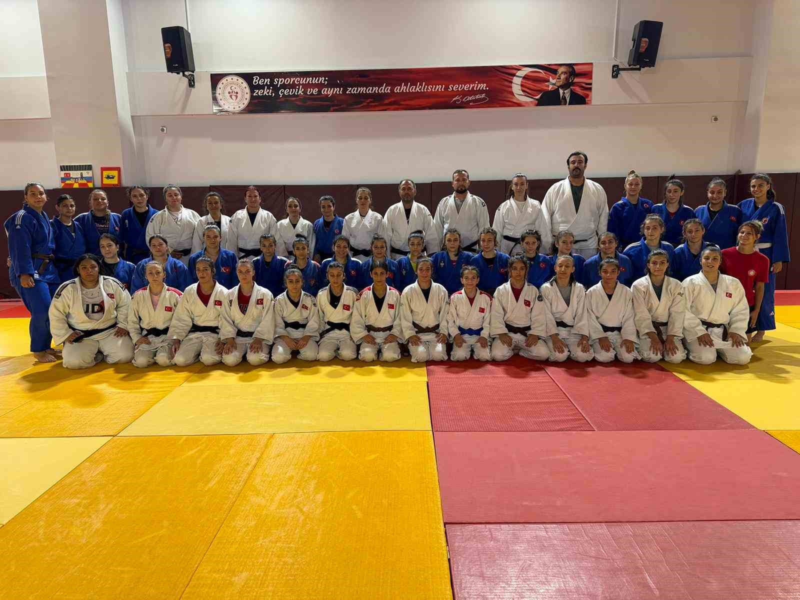 Yıldız Kadın Judo Milli Takımı, Salihli’de güç topluyor