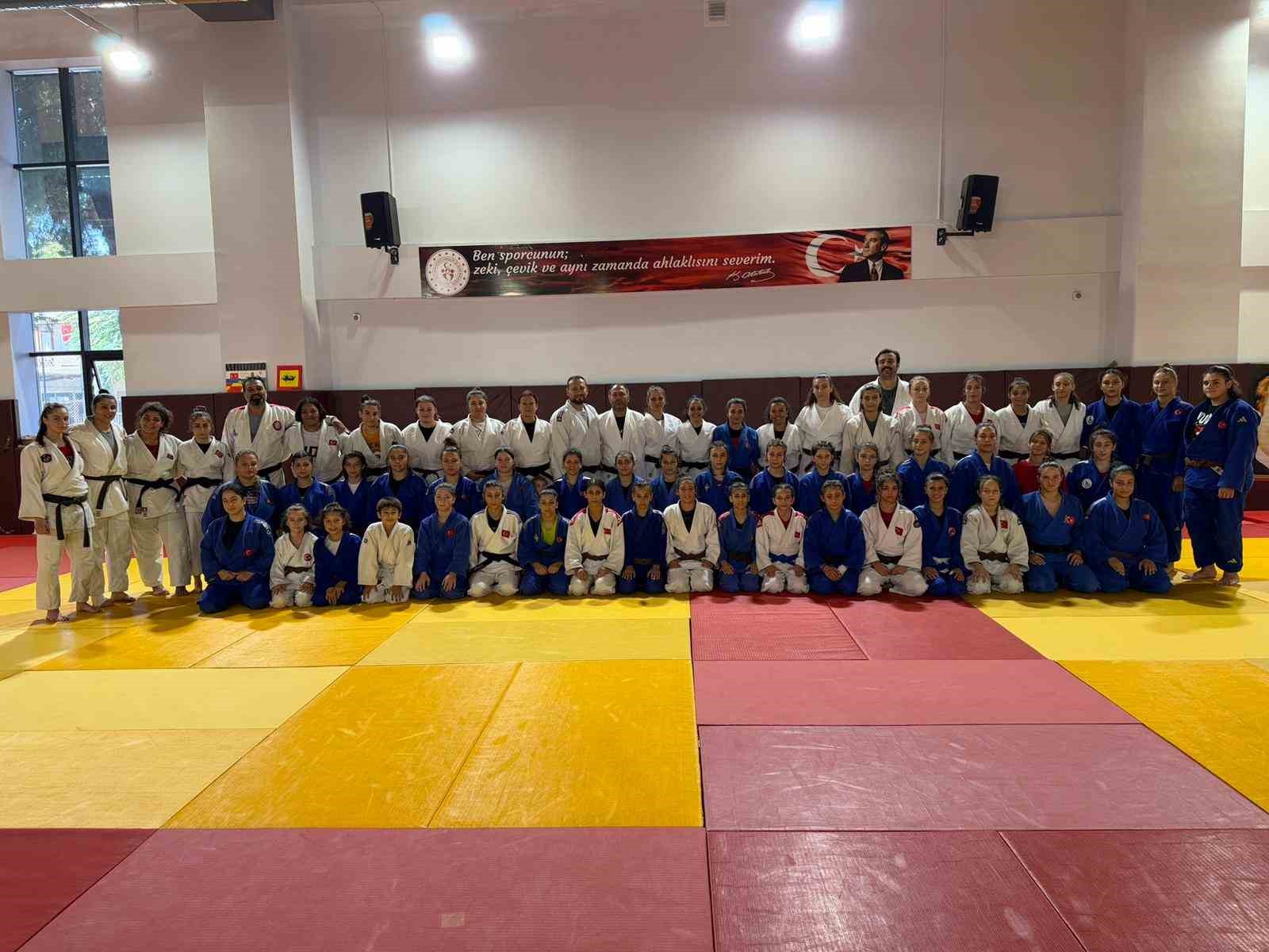 Yıldız Kadın Judo Milli Takımı, Salihli’de güç topluyor