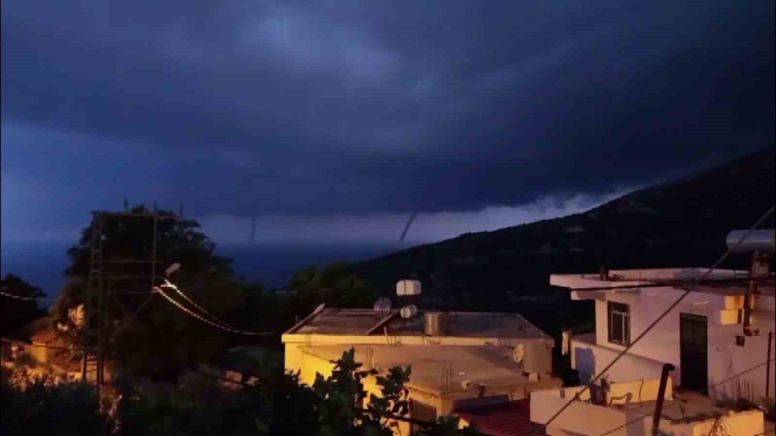 Denizde oluşan çifte hortum kamerada
