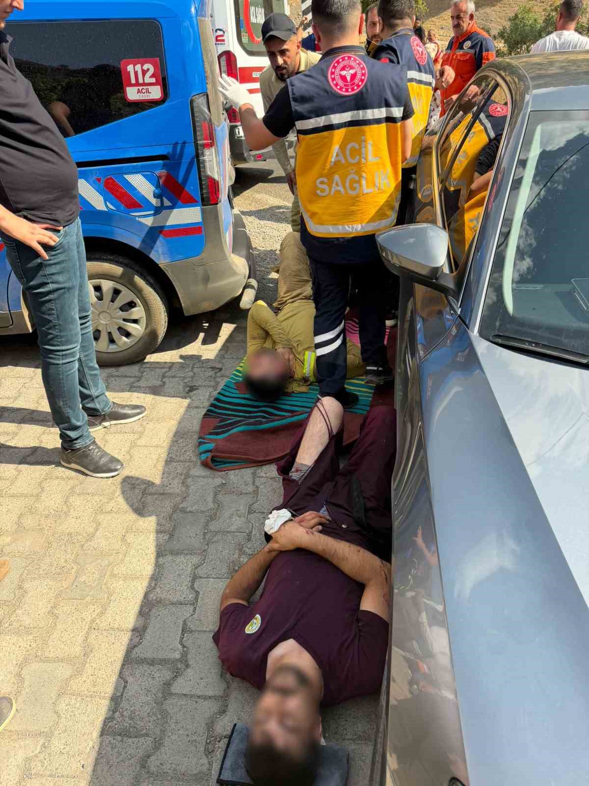 Hakkâri’de orman yangınına giden arazöz Zap Suyu’na uçtu: 3 yaralı