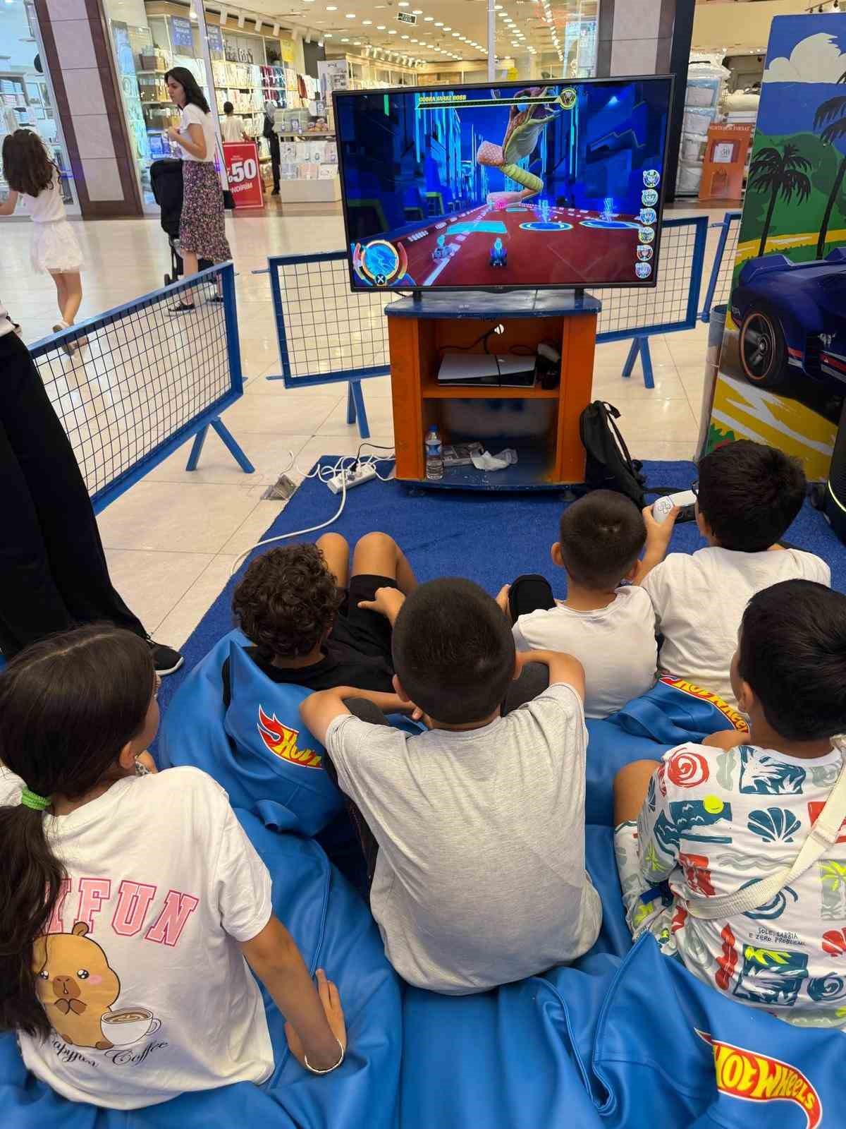Ceylan Karavil Park AVM’de Hot Wheels heyecanı