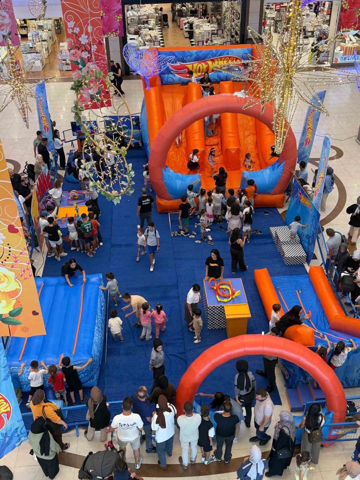 Ceylan Karavil Park AVM’de Hot Wheels heyecanı