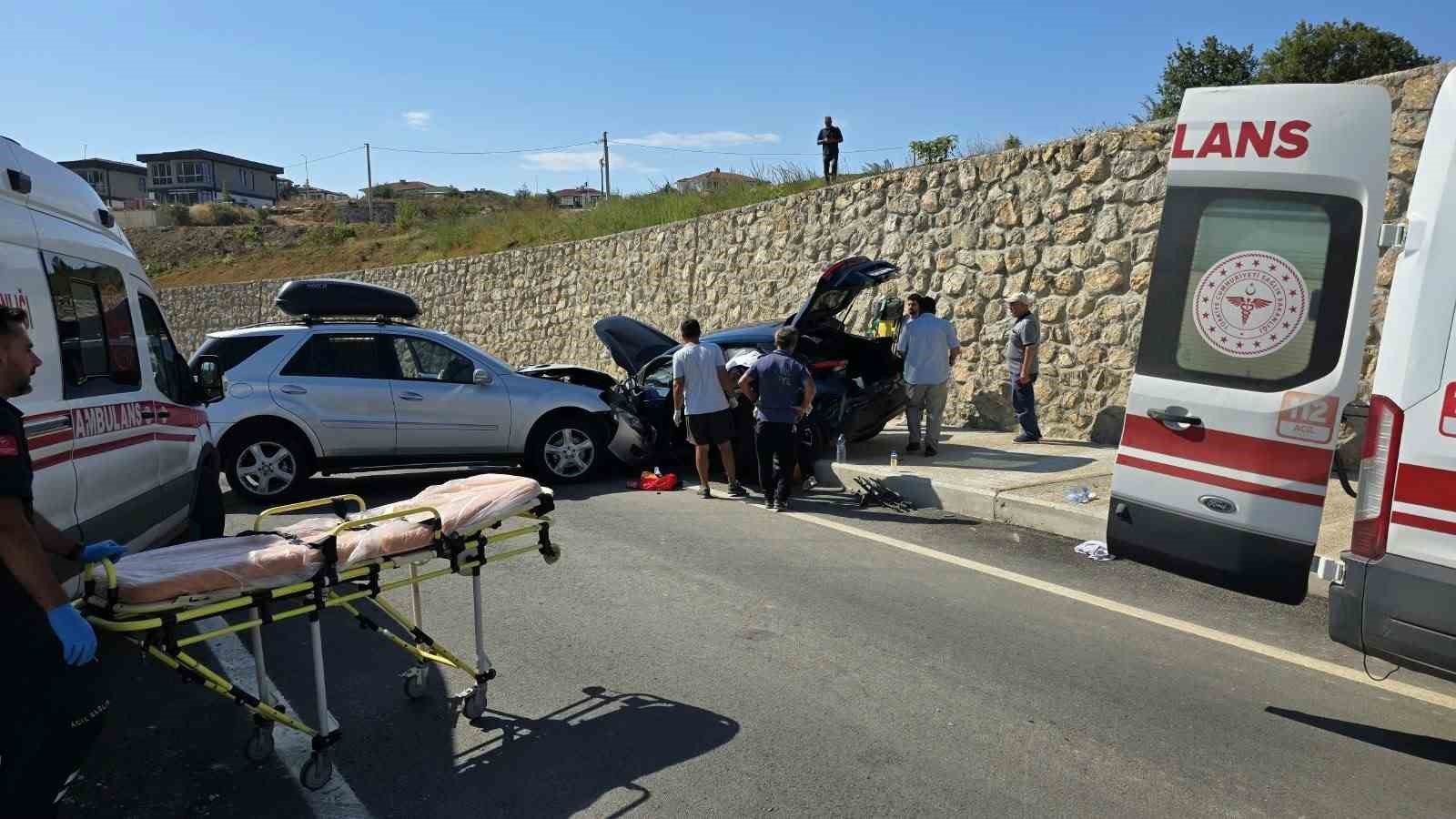 Yalova’da 2 otomobil çarpıştı: 4 yaralı
