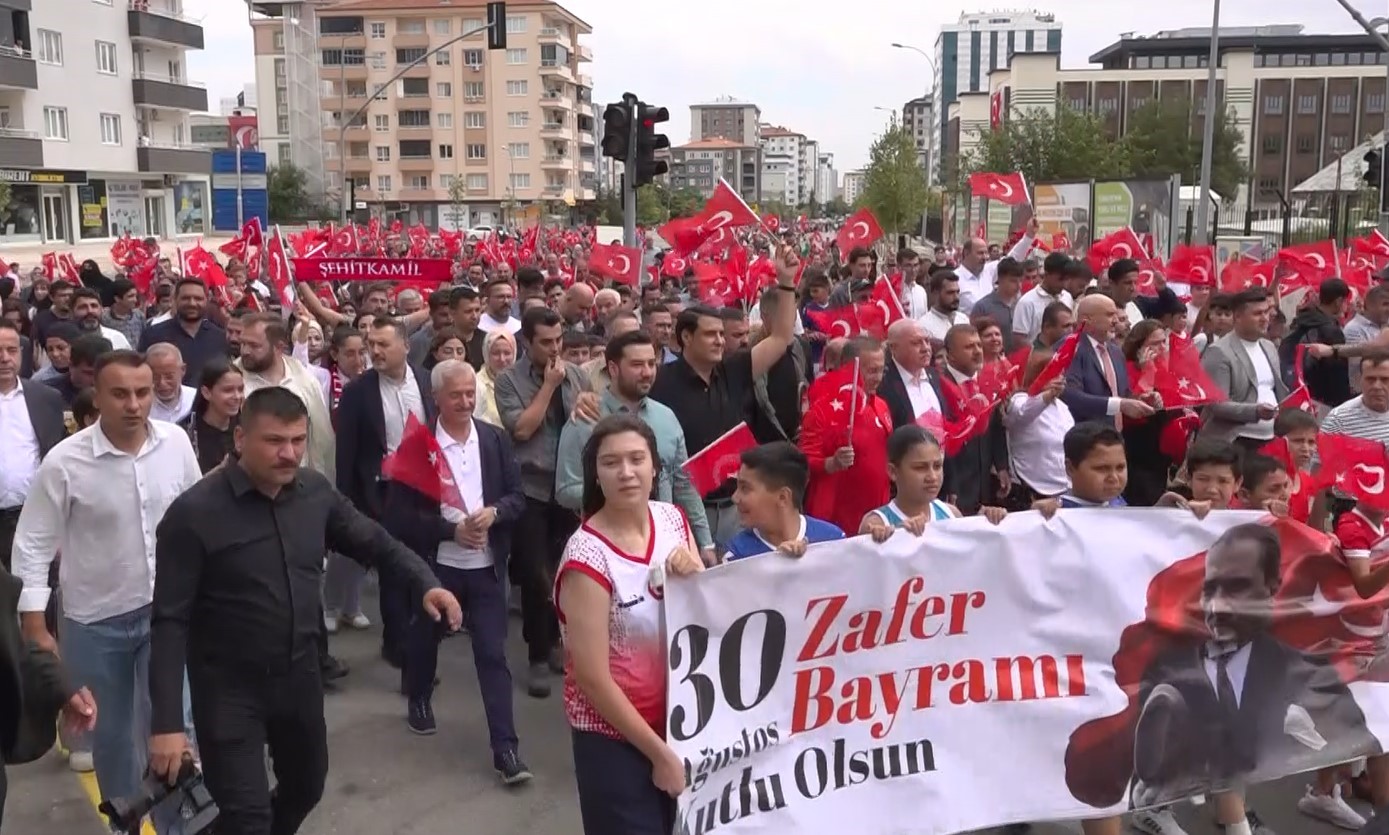Gaziantep’te 30 Ağustos zafer yürüyüşü ve basket takımı lansmanı yapıldı