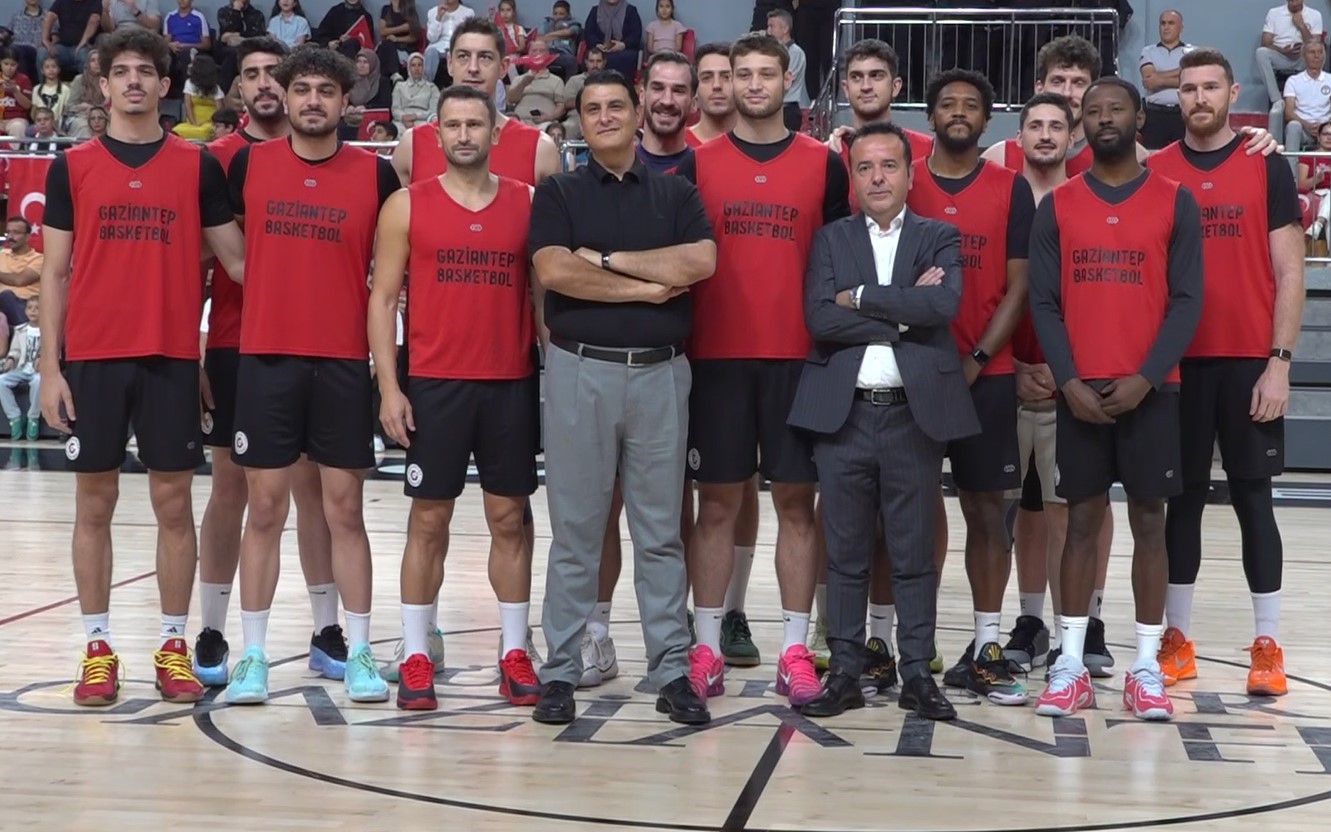 Gaziantep’te 30 Ağustos zafer yürüyüşü ve basket takımı lansmanı yapıldı