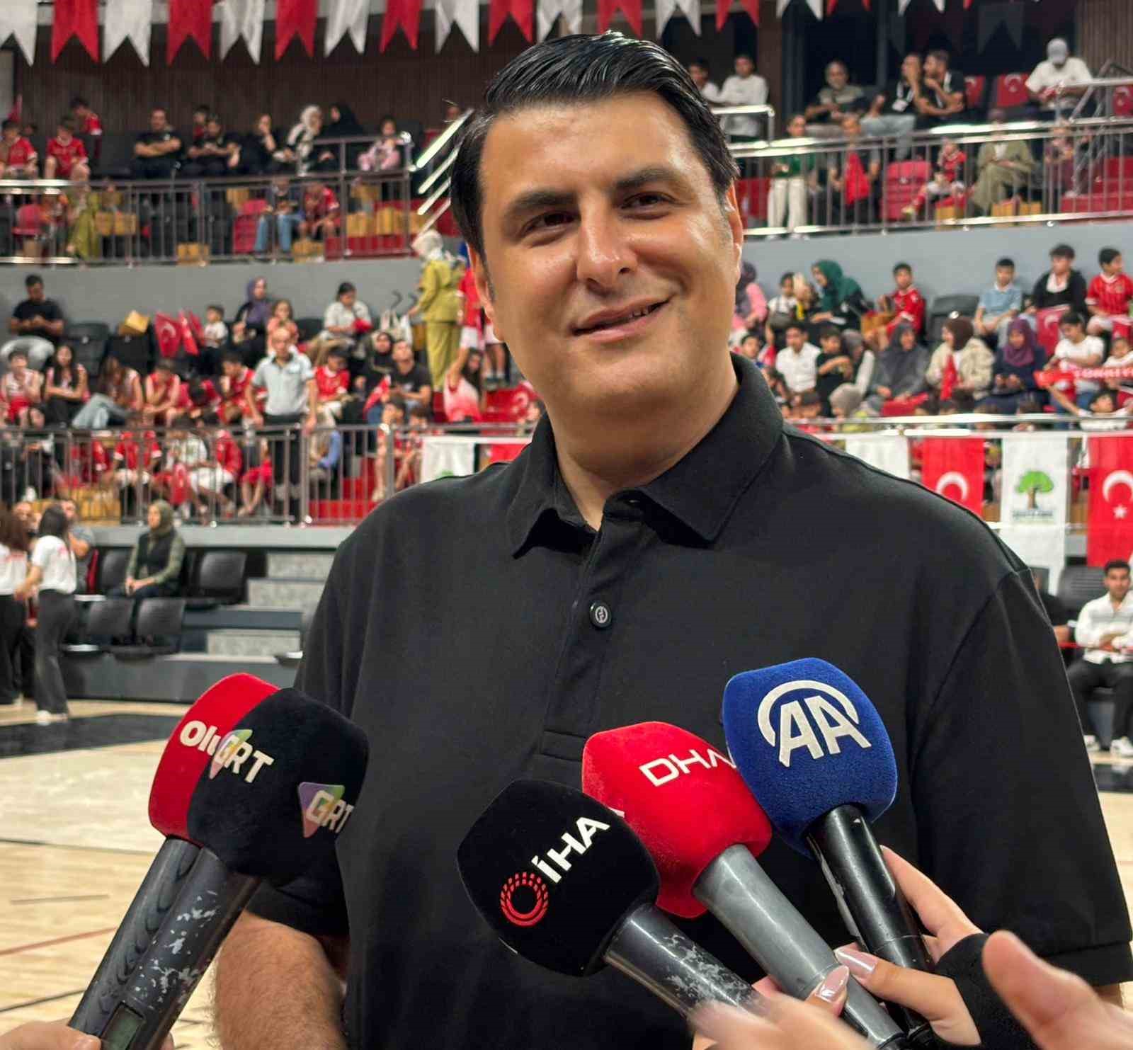 Gaziantep’te 30 Ağustos zafer yürüyüşü ve basket takımı lansmanı yapıldı