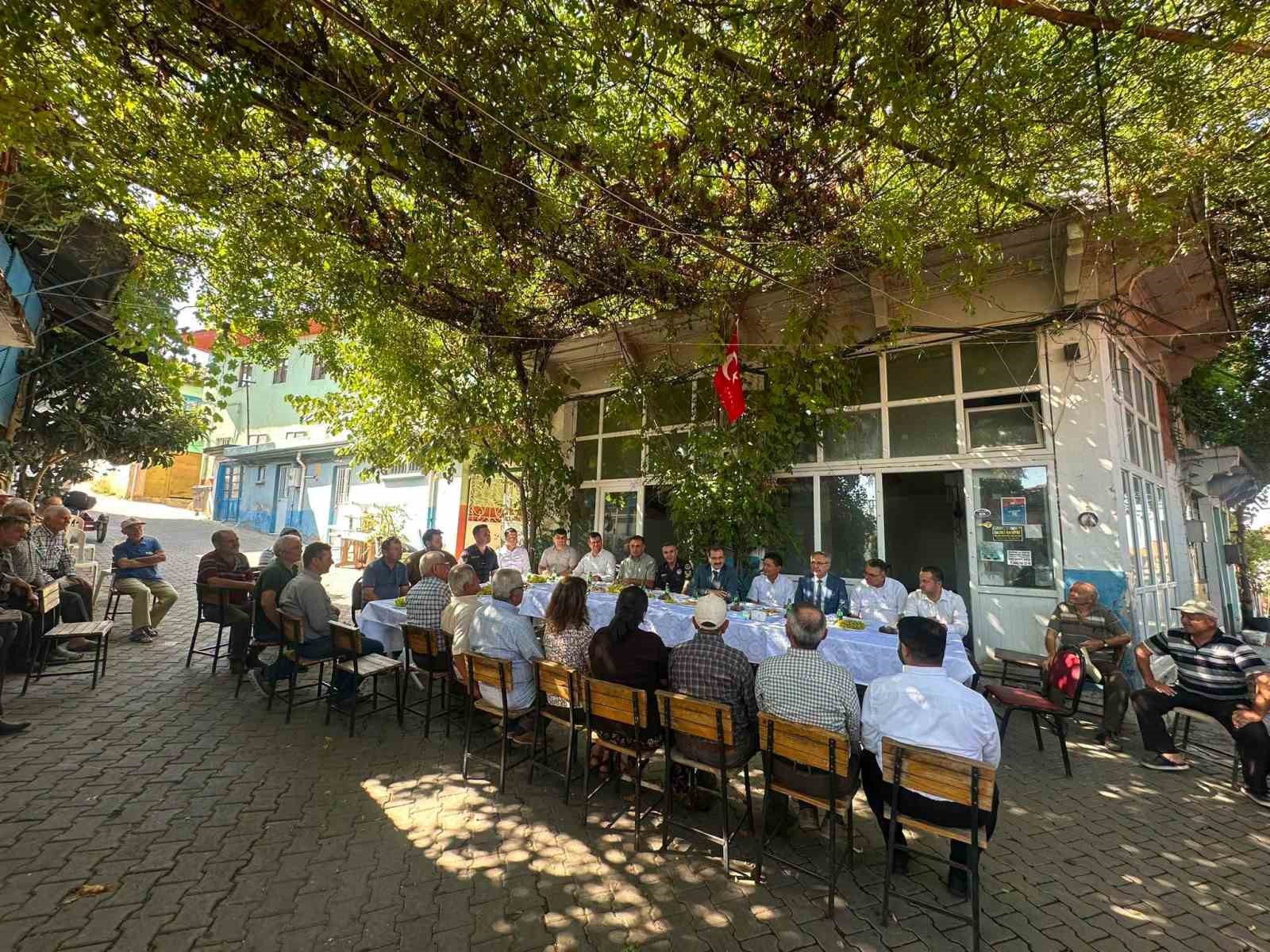 Salihli Kaymakamı Güldoğan, 3 mahallede talepleri dinledi