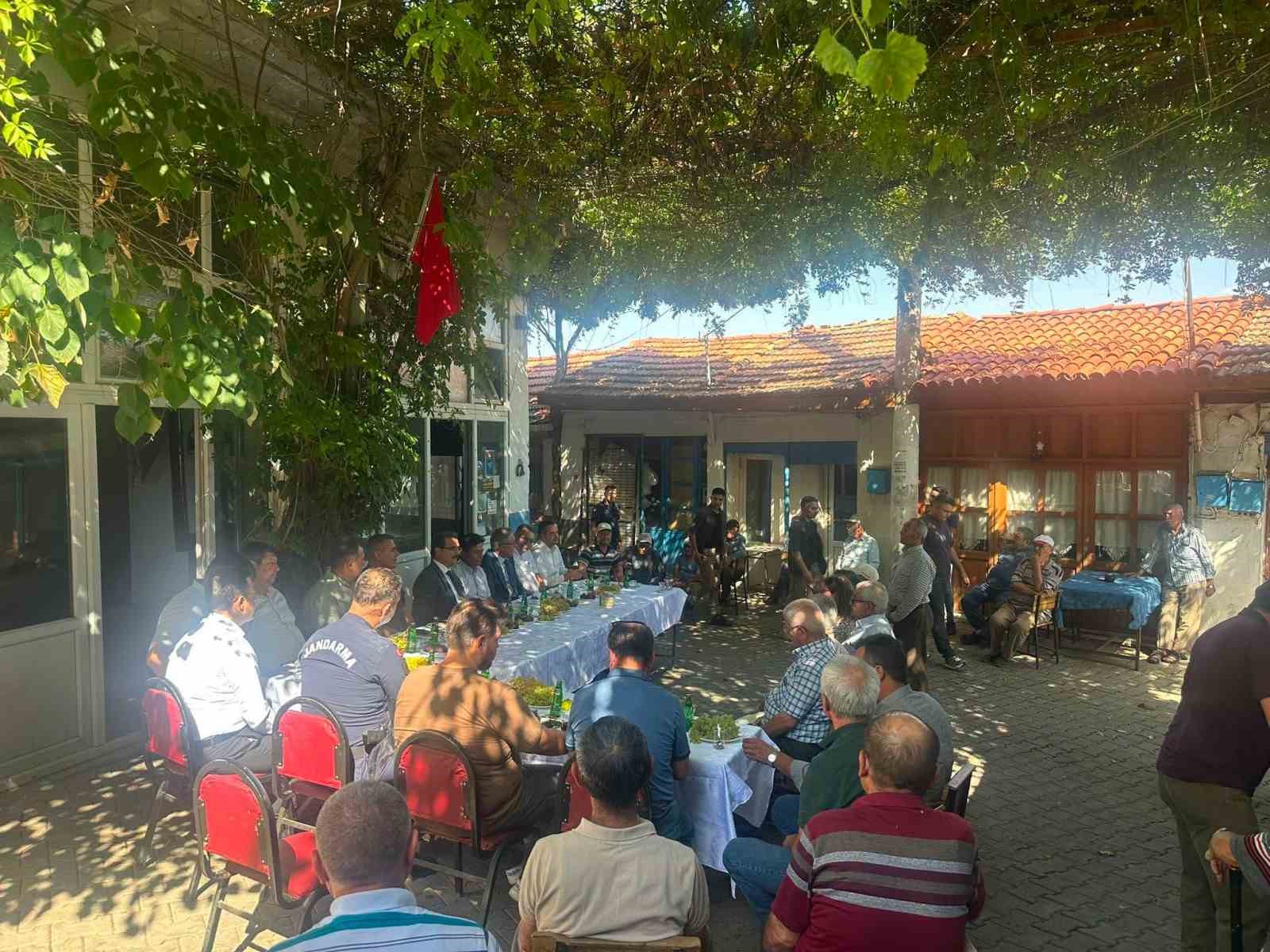Salihli Kaymakamı Güldoğan, 3 mahallede talepleri dinledi