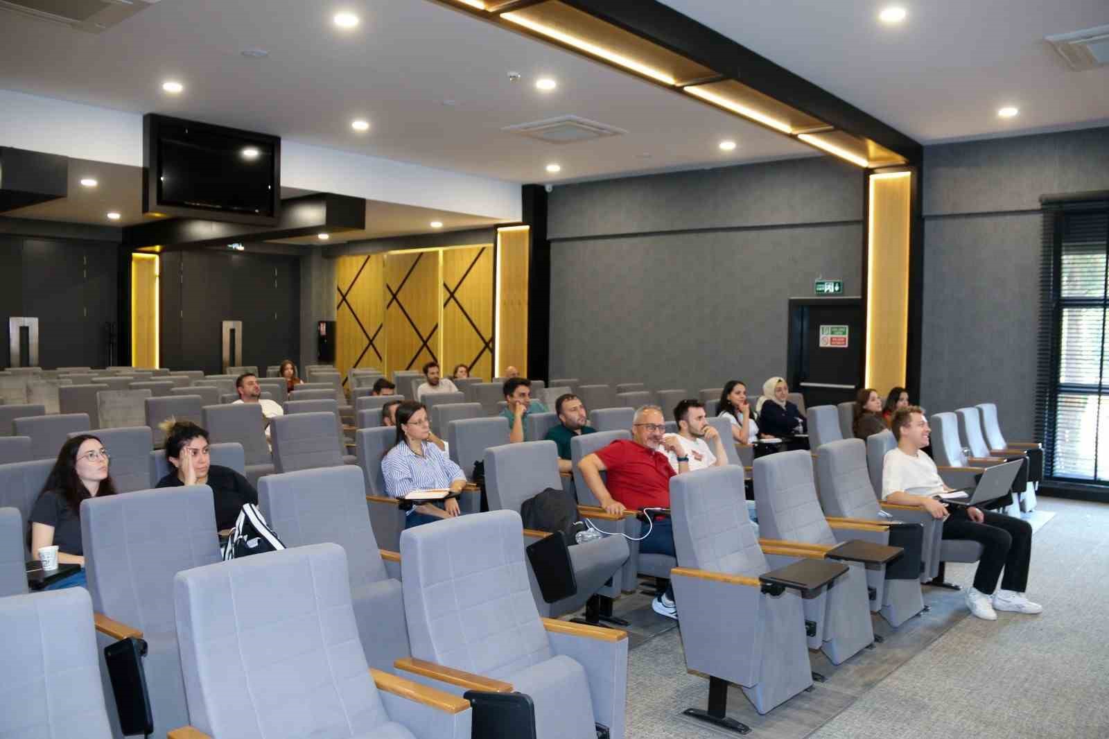 Kütahya OSB Akademi’de "Yapay zekâyı iş hayatında etkin kullanma" eğitimi gerçekleştirildi