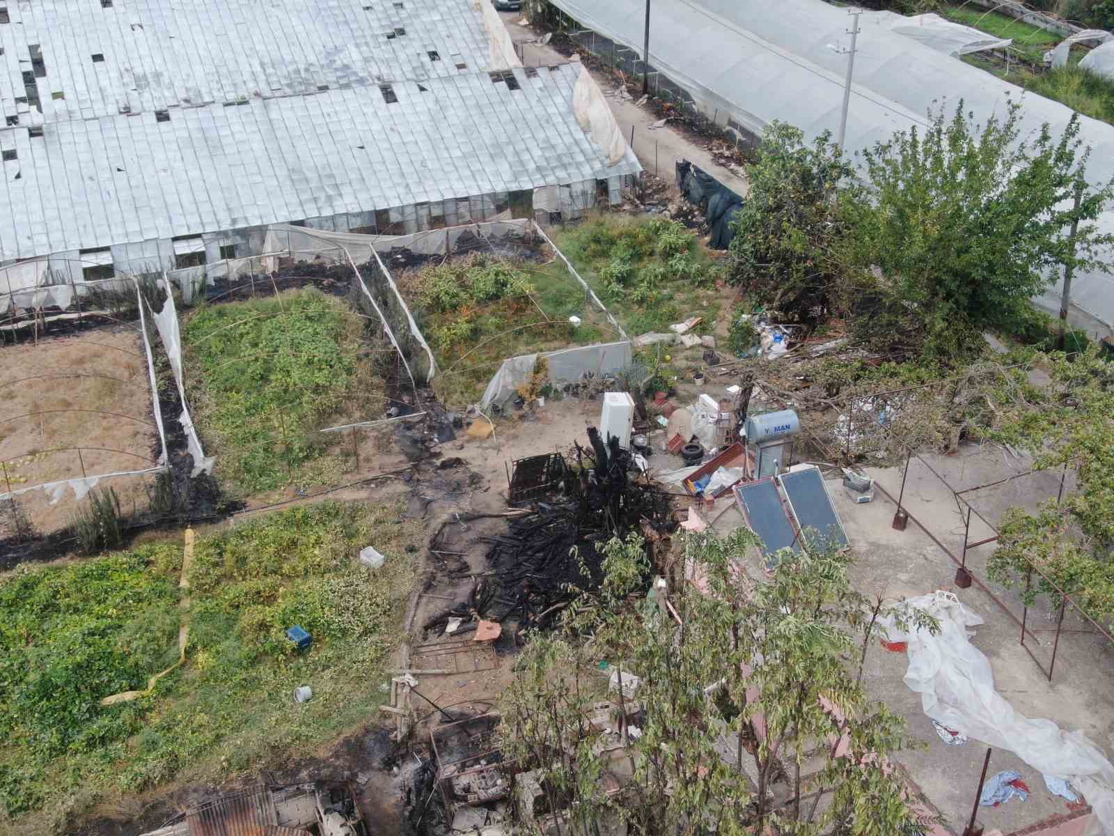 Mahalledeki yangın 80’lik çiftin evini ve hatıralarını yaktı