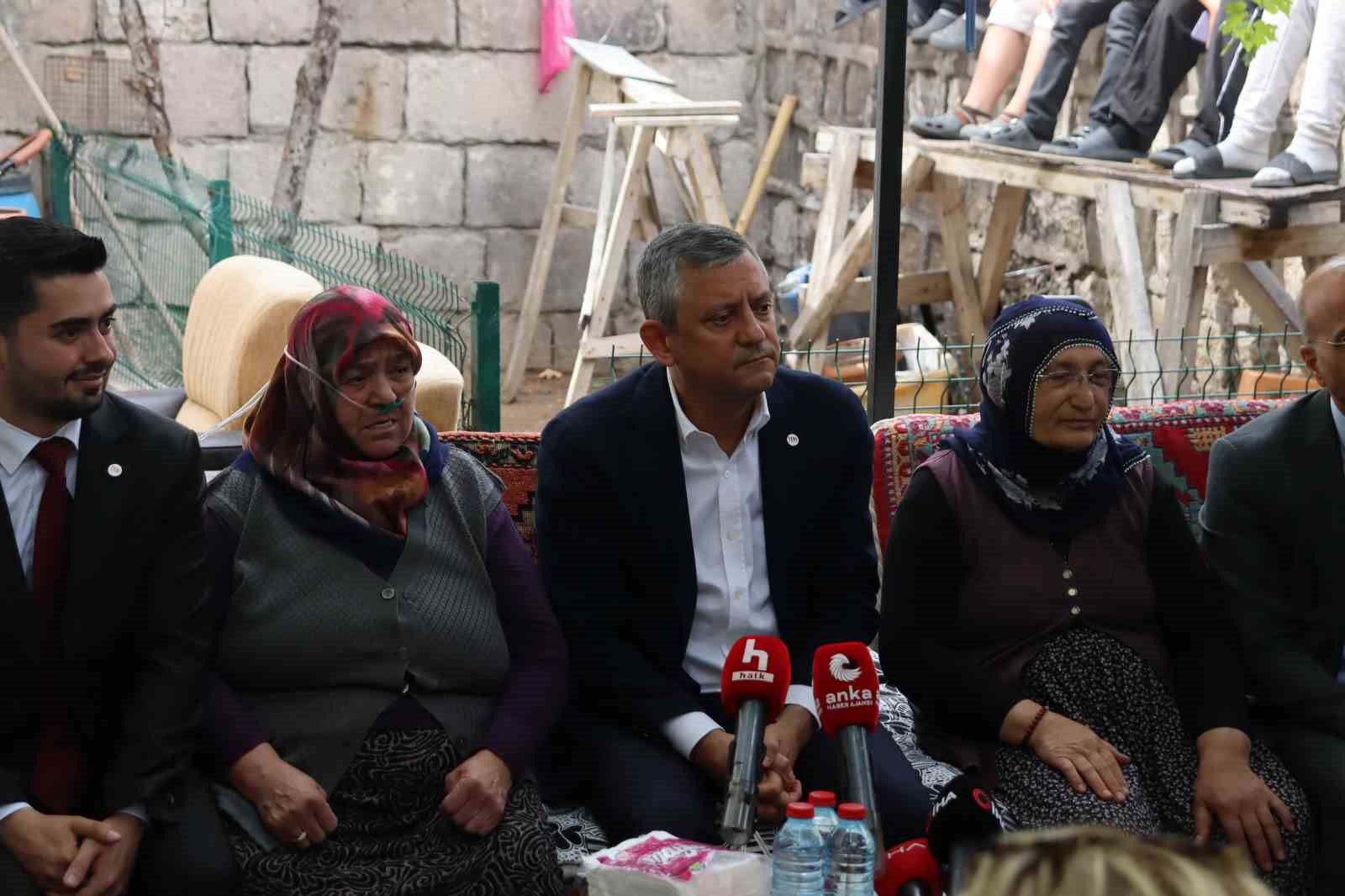 Özgür Özel’den gaf: "Kayseri’ye CHP’li belediyede getireceğiz"