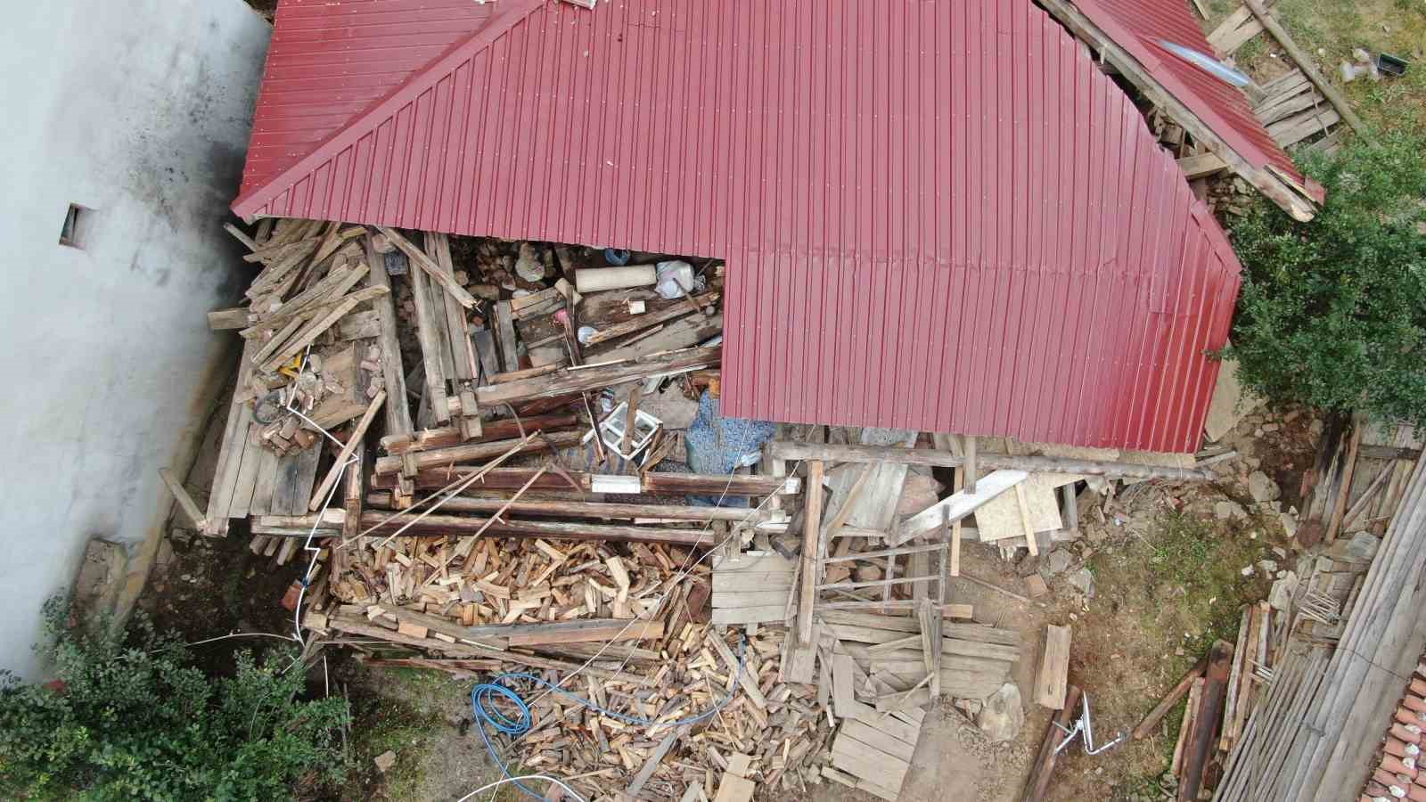 Kastamonu’da tadilat yapılan köy evi çöktü, içeride mahsur kalarak yaralanan 5 kişi kurtarıldı