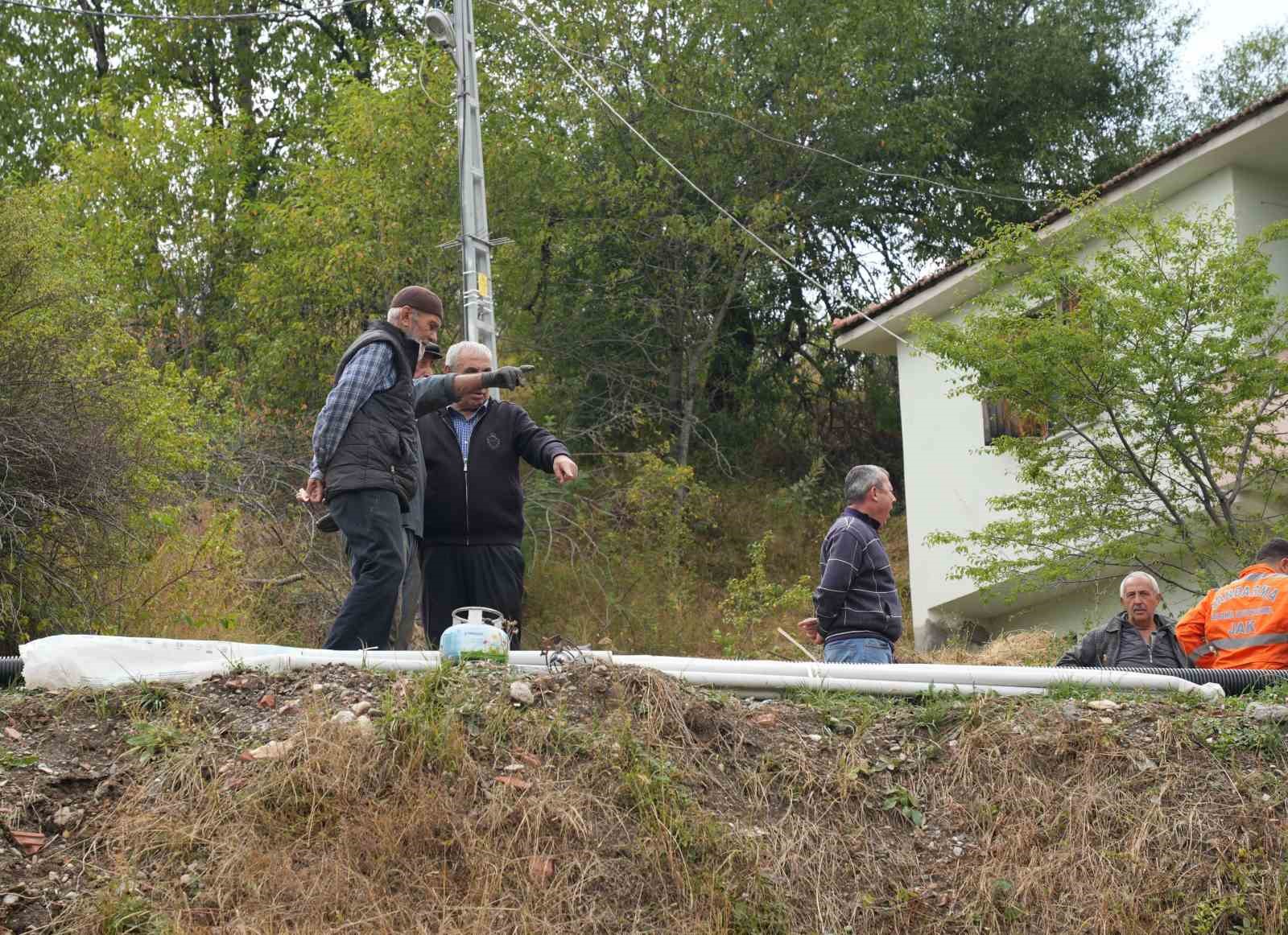Kastamonu’da tadilat yapılan köy evi çöktü, içeride mahsur kalarak yaralanan 5 kişi kurtarıldı