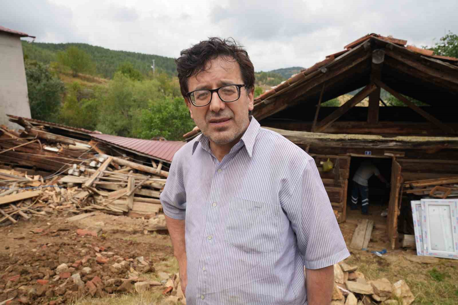 Kastamonu’da tadilat yapılan köy evi çöktü, içeride mahsur kalarak yaralanan 5 kişi kurtarıldı