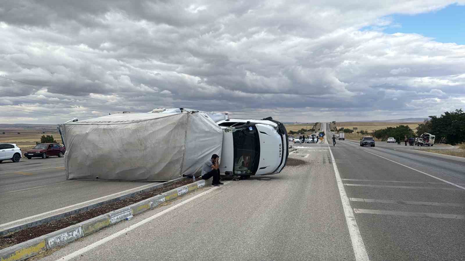 Kulu’da kamyonet ile minibüs çarpıştı