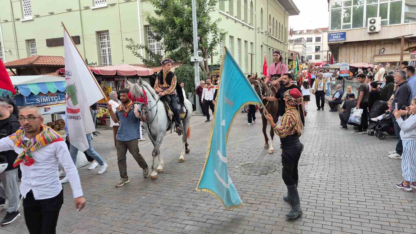 Mehteran takımını gören adam adeta çocuklar gibi sevindi
