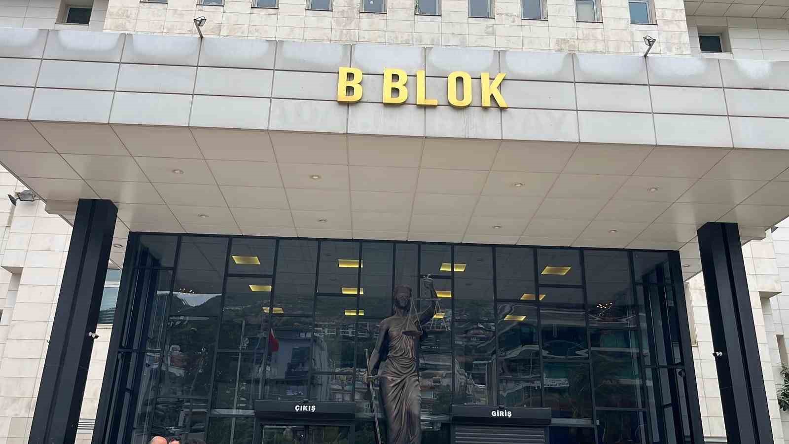 Alanya’da 400 bin liralık döviz bürosu soygununda 3 şüpheli tutuklandı