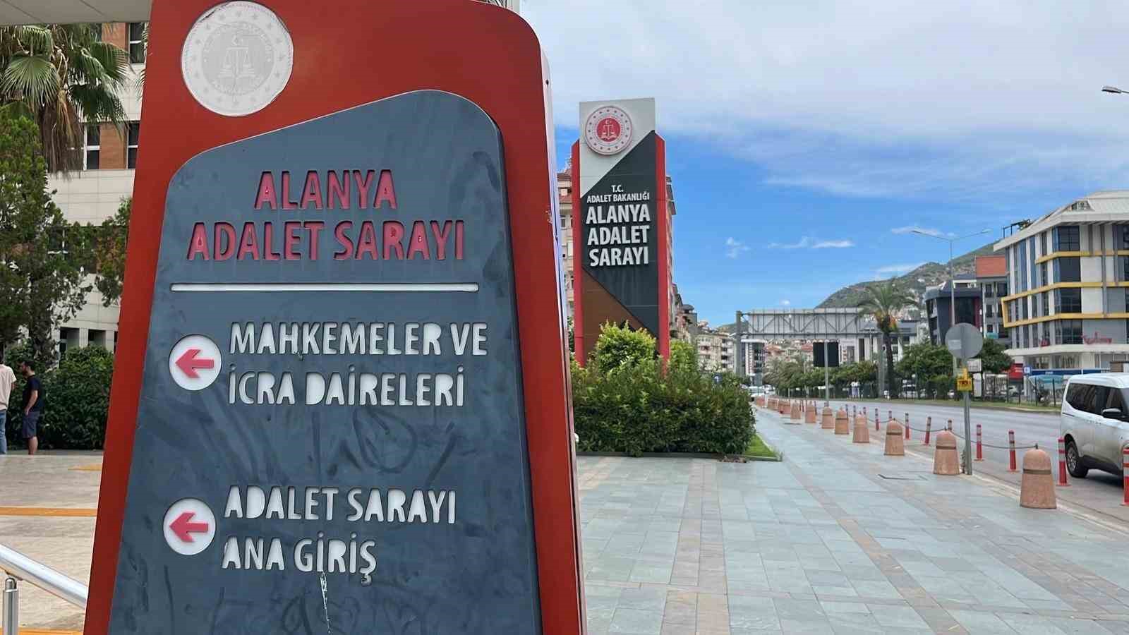 Alanya’da 400 bin liralık döviz bürosu soygununda 3 şüpheli tutuklandı