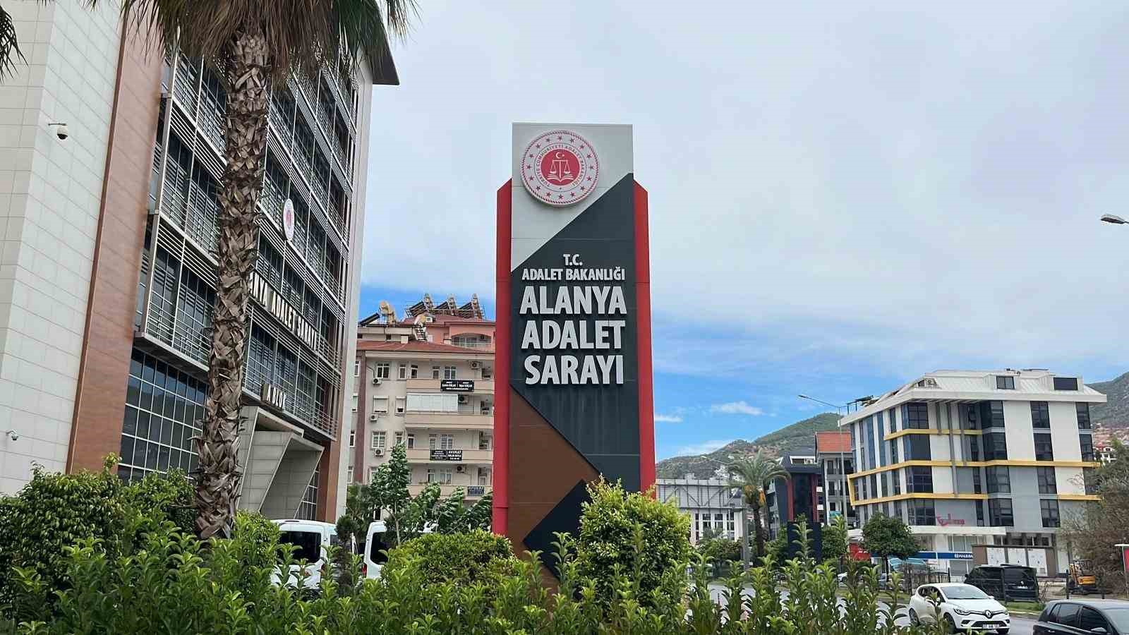 Alanya’da 400 bin liralık döviz bürosu soygununda 3 şüpheli tutuklandı