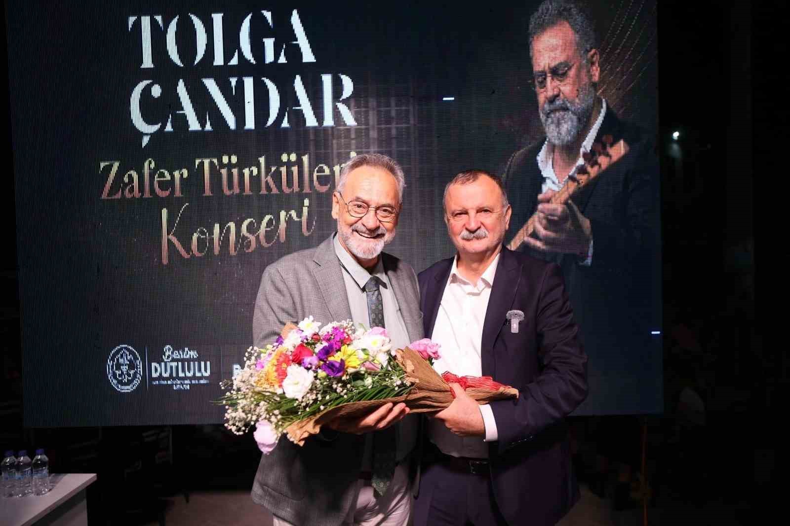 Yunusemre’de 30 Ağustos coşkusu Tolga Çandar’ın türküleriyle taçlandı