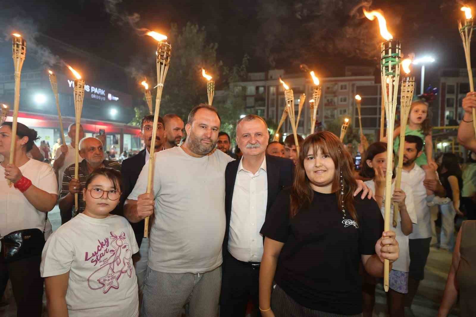 Yunusemre’de 30 Ağustos coşkusu Tolga Çandar’ın türküleriyle taçlandı