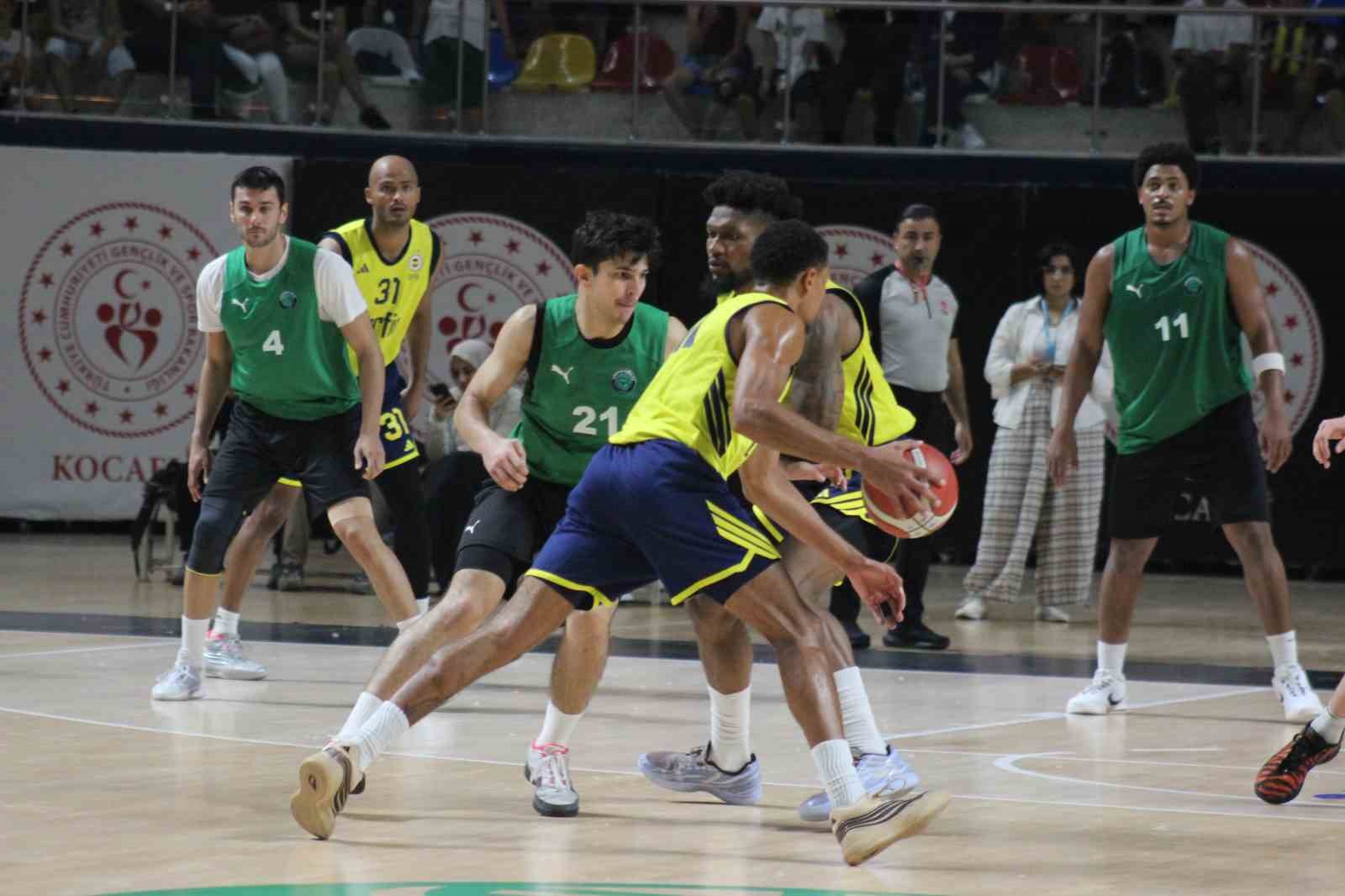 Hazırlık maçı: Körfez Basket: 82 - Fenerbahçe: 70