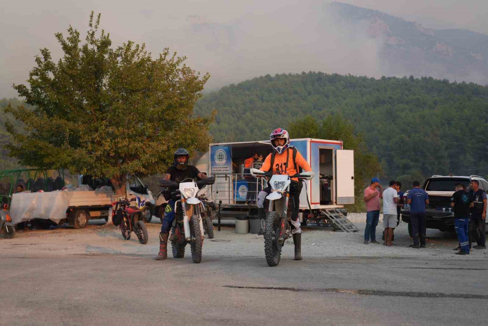 Motorlarını yarış için değil ateş savaşçıları için sürdüler
