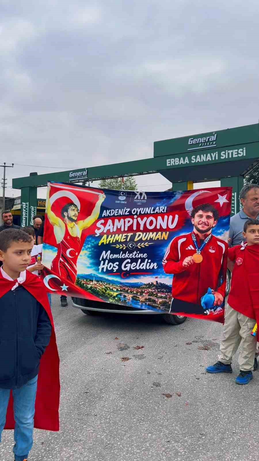 Akdeniz Oyunları şampiyonu Ahmet Duman memleketinde coşkuyla karşılandı