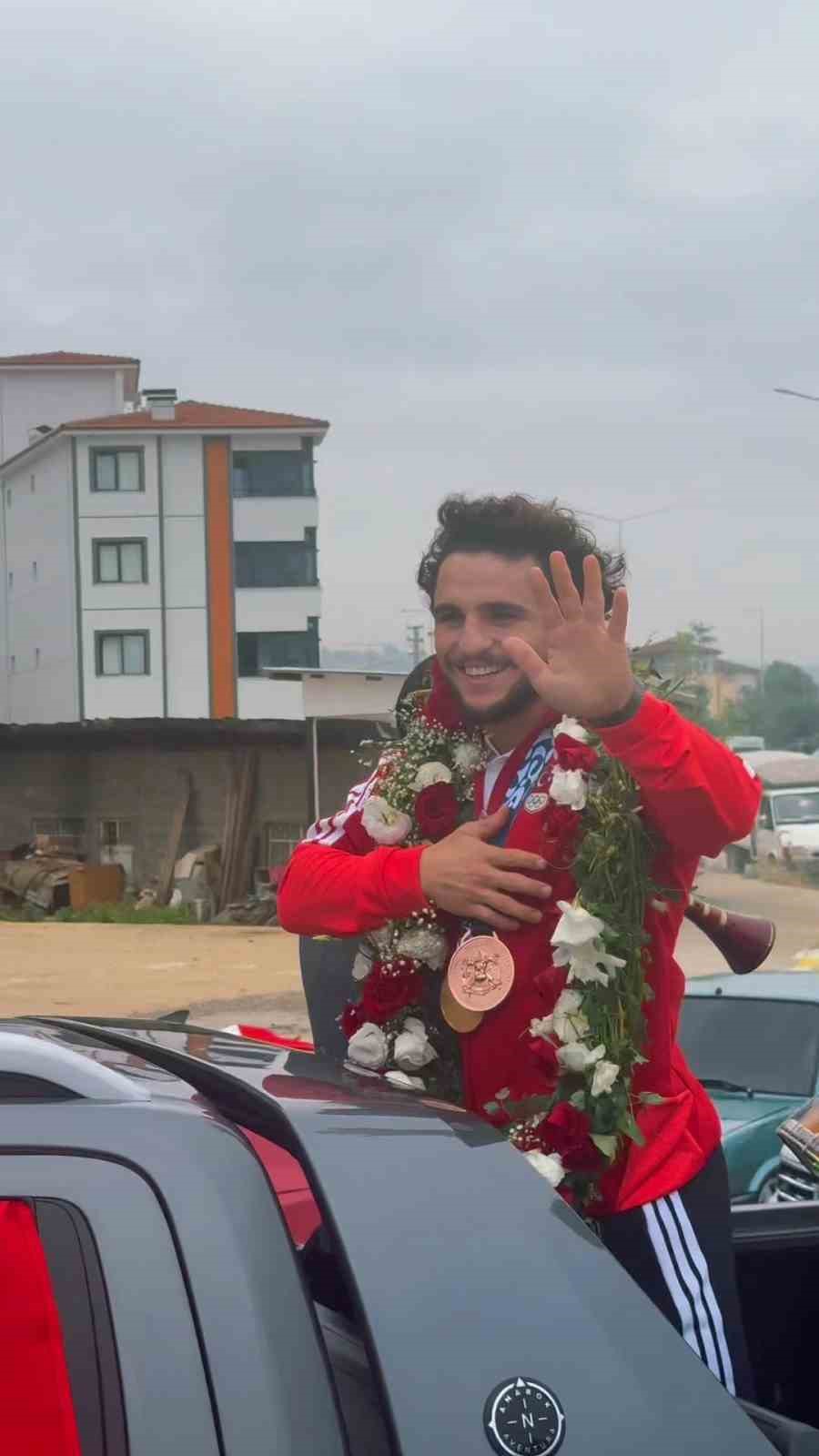 Akdeniz Oyunları şampiyonu Ahmet Duman memleketinde coşkuyla karşılandı