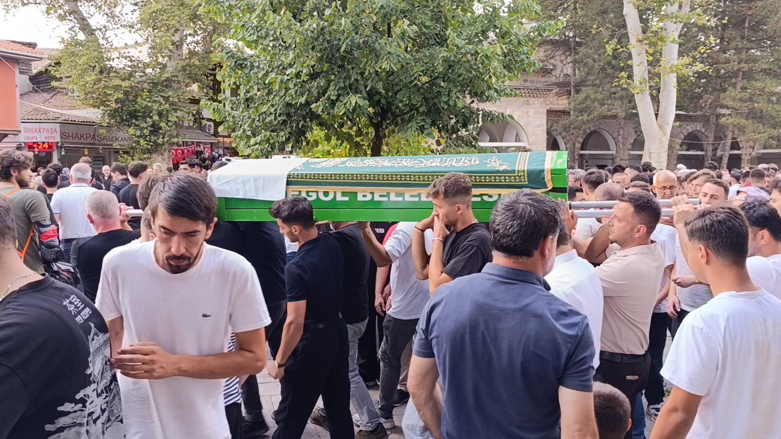Üniversite hayali yarım kaldı: Arkadaşları tabutunu omuzladı