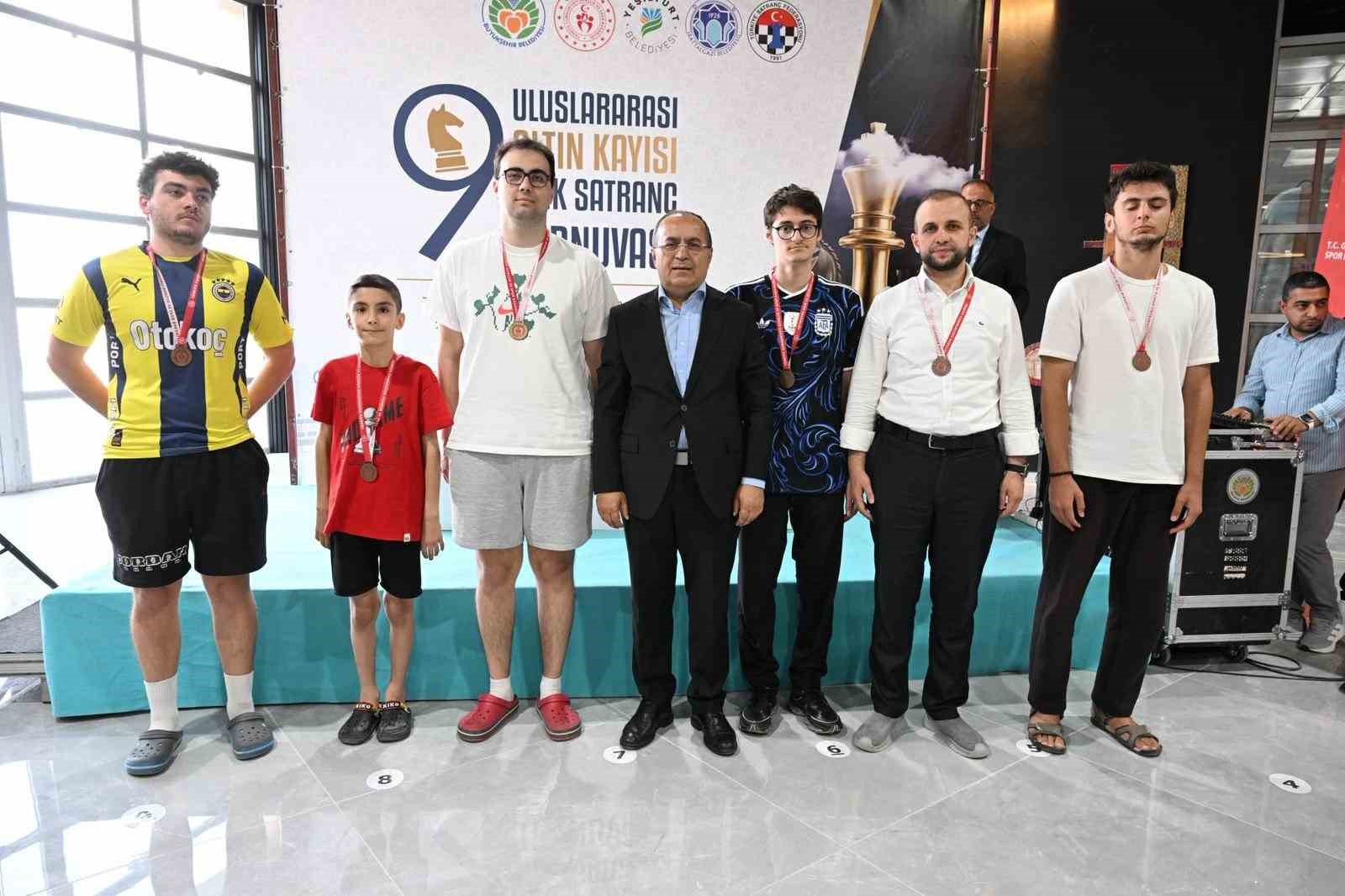 Uluslararası Altın Kayısı Satranç Turnuvası ödül töreniyle sona erdi
