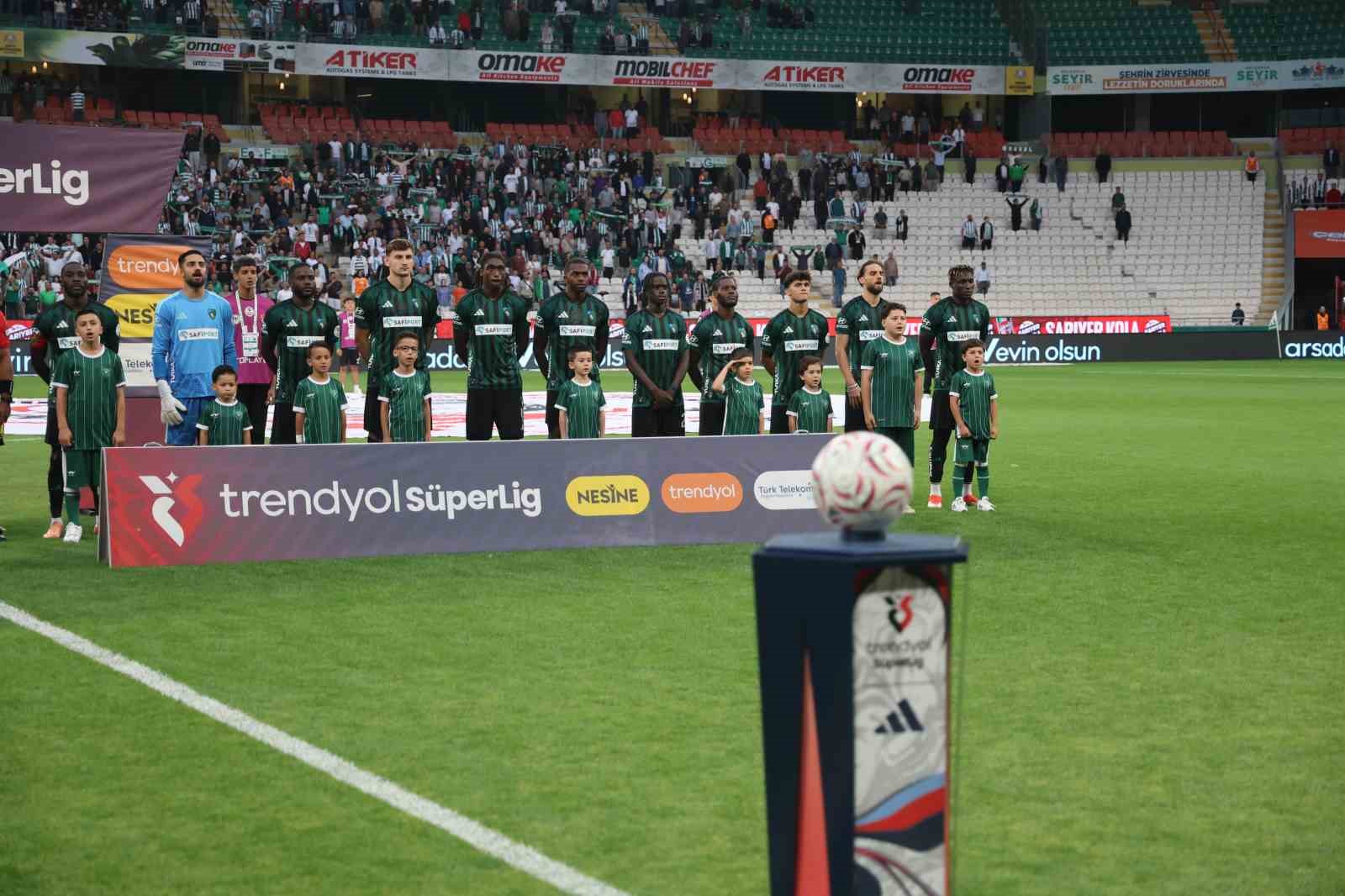 Trendyol Süper Lig: Konyaspor: 1 - Kocaelispor: 0 (İlk yarı)