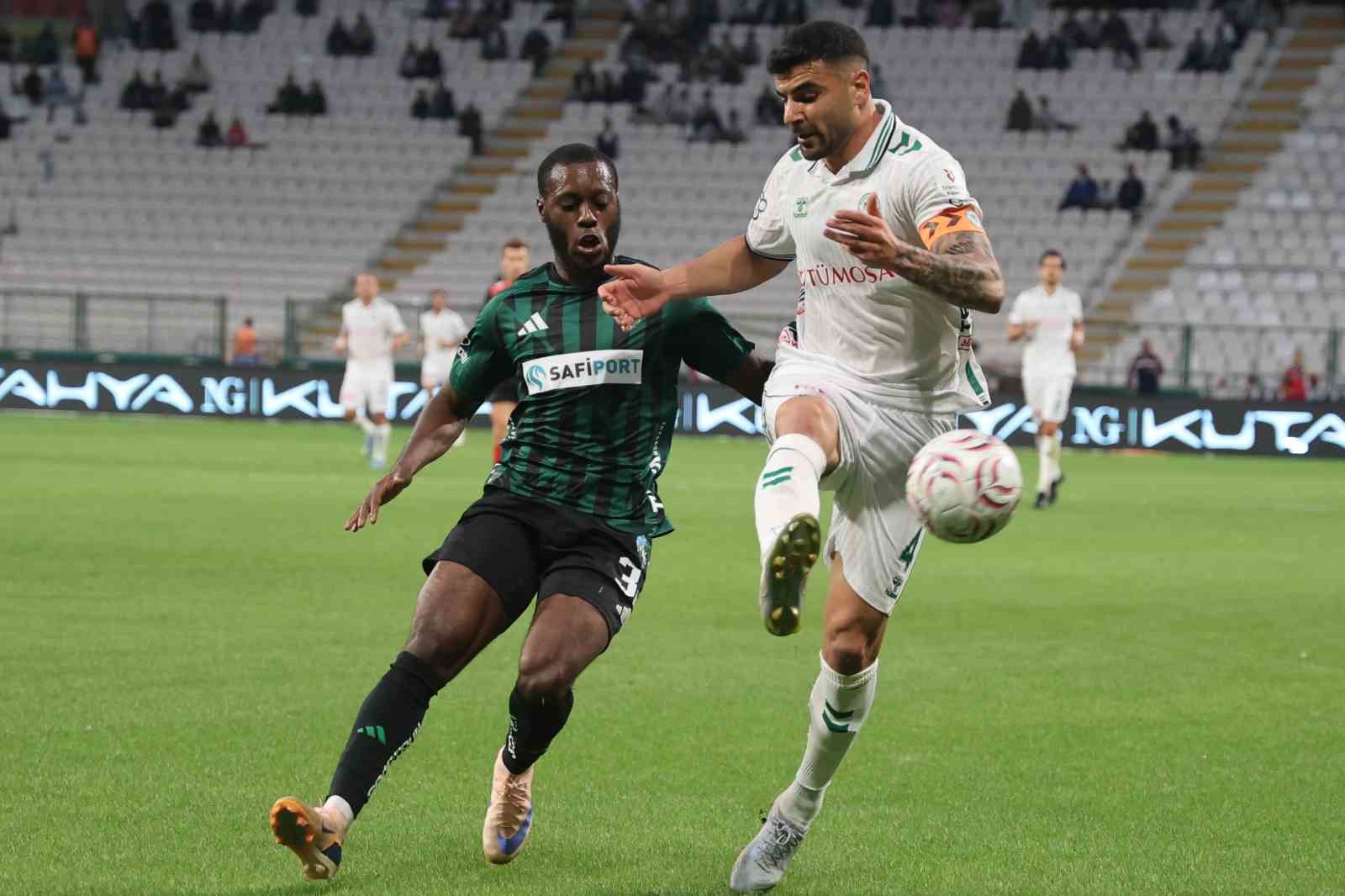 Trendyol Süper Lig: Konyaspor: 1 - Kocaelispor: 0 (İlk yarı)