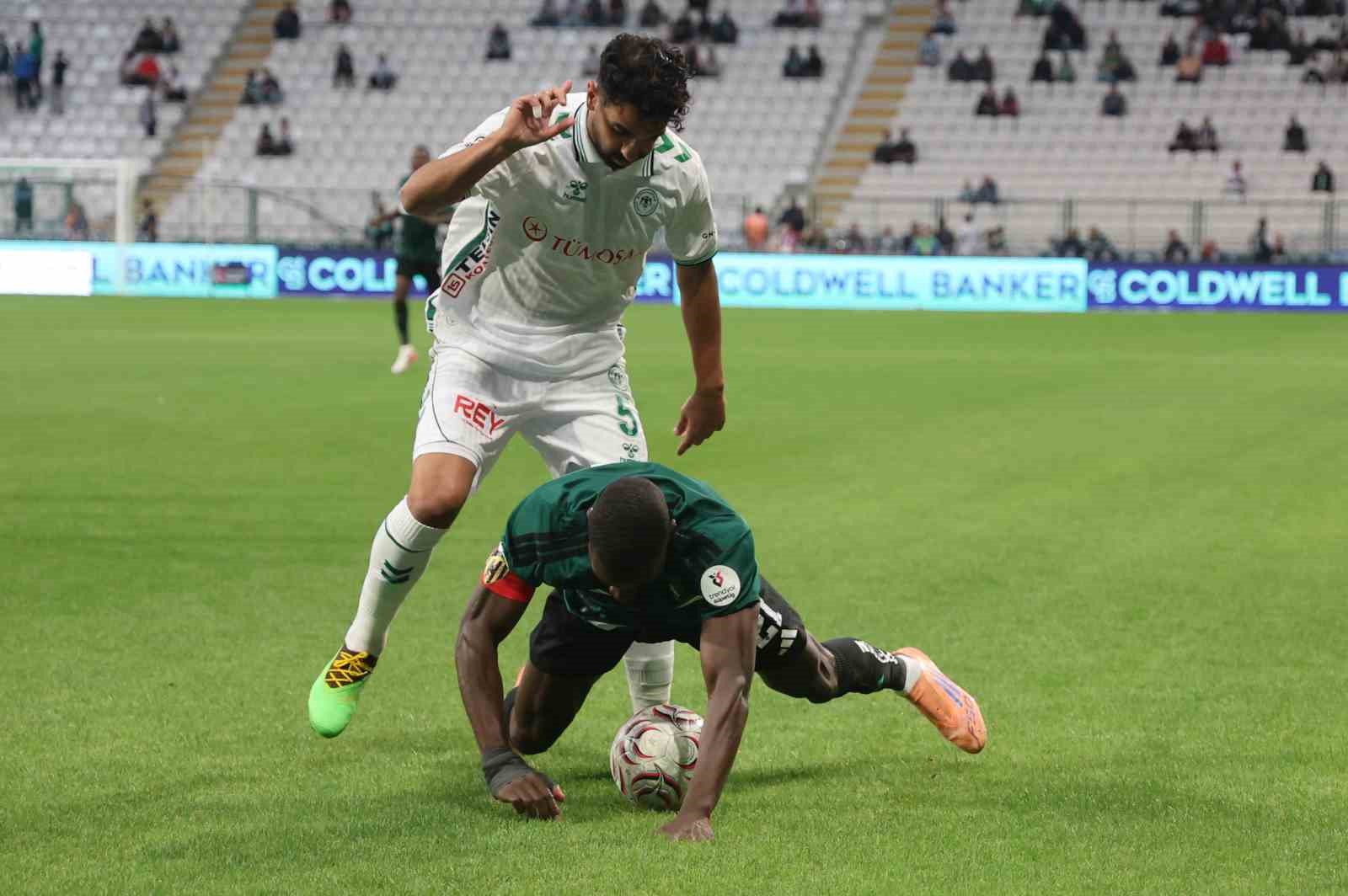 Trendyol Süper Lig: Konyaspor: 1 - Kocaelispor: 0 (İlk yarı)
