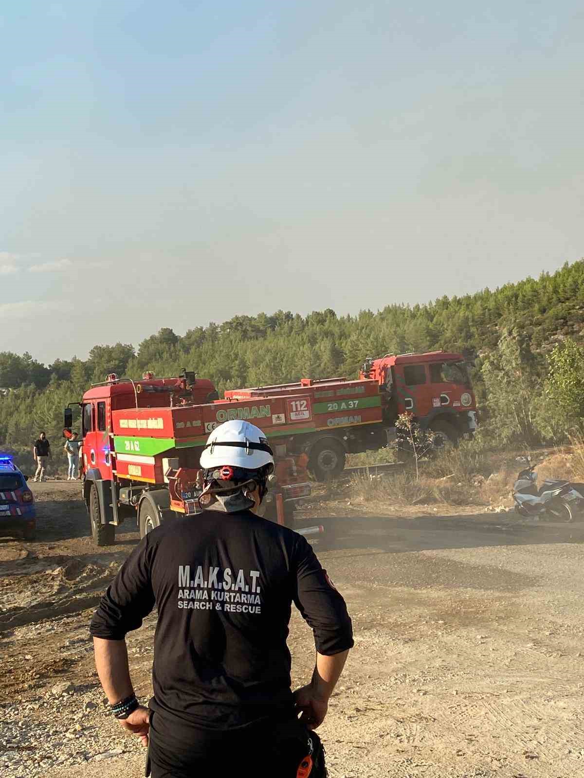 Yangın bölgesinde canlıların tahliyesi için seferber oldular