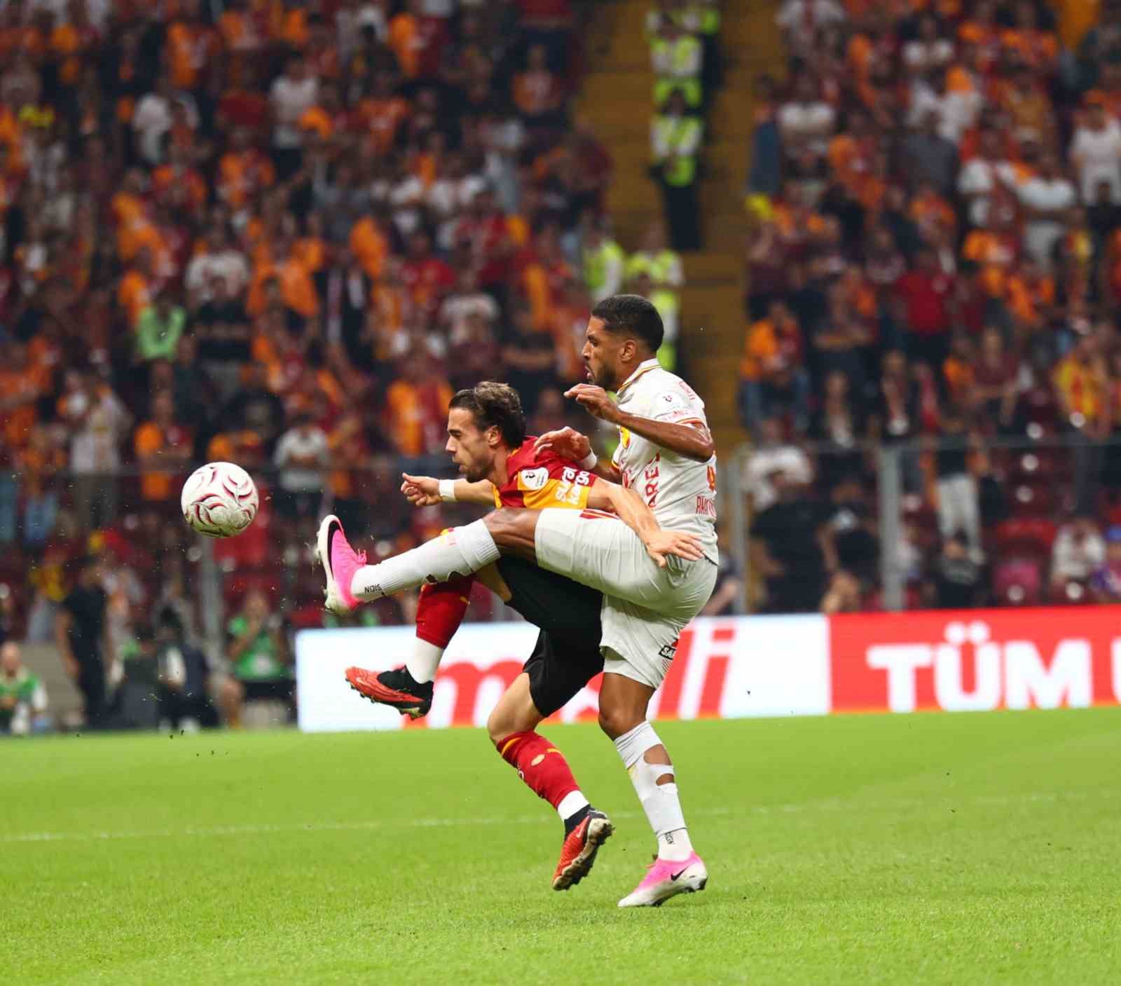 Trendyol Süper Lig: Galatasaray: 1 - Göztepe: 1 (İlk yarı)