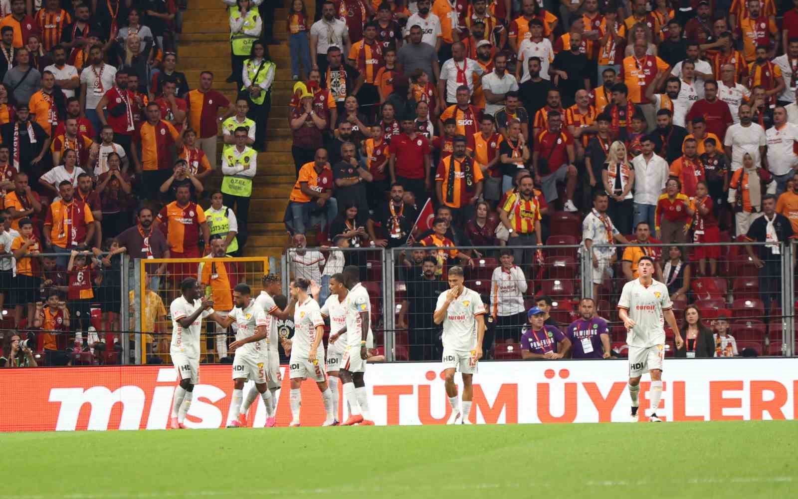 Trendyol Süper Lig: Galatasaray: 1 - Göztepe: 1 (İlk yarı)