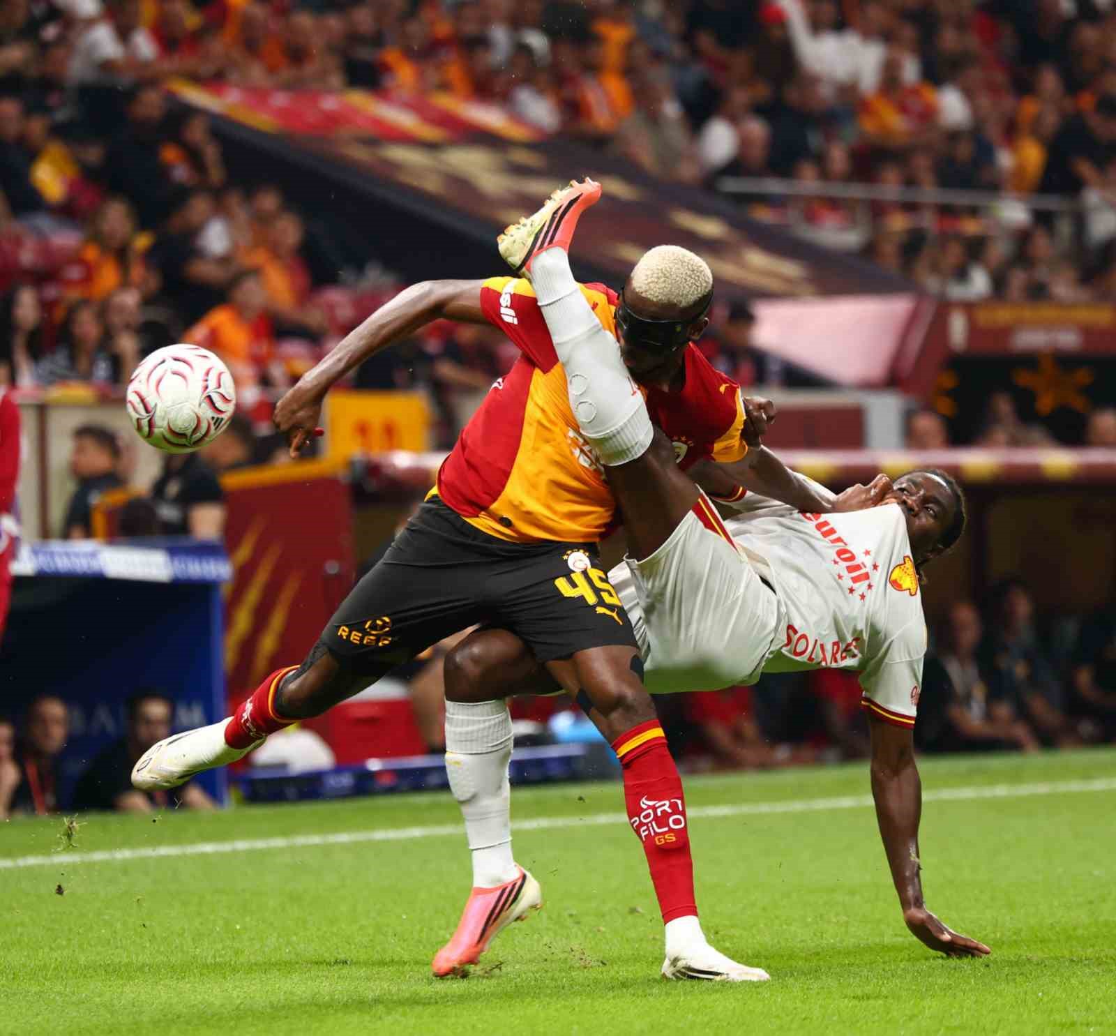 Trendyol Süper Lig: Galatasaray: 1 - Göztepe: 1 (İlk yarı)