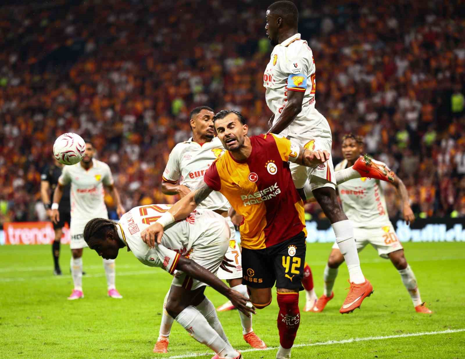 Trendyol Süper Lig: Galatasaray: 1 - Göztepe: 1 (İlk yarı)
