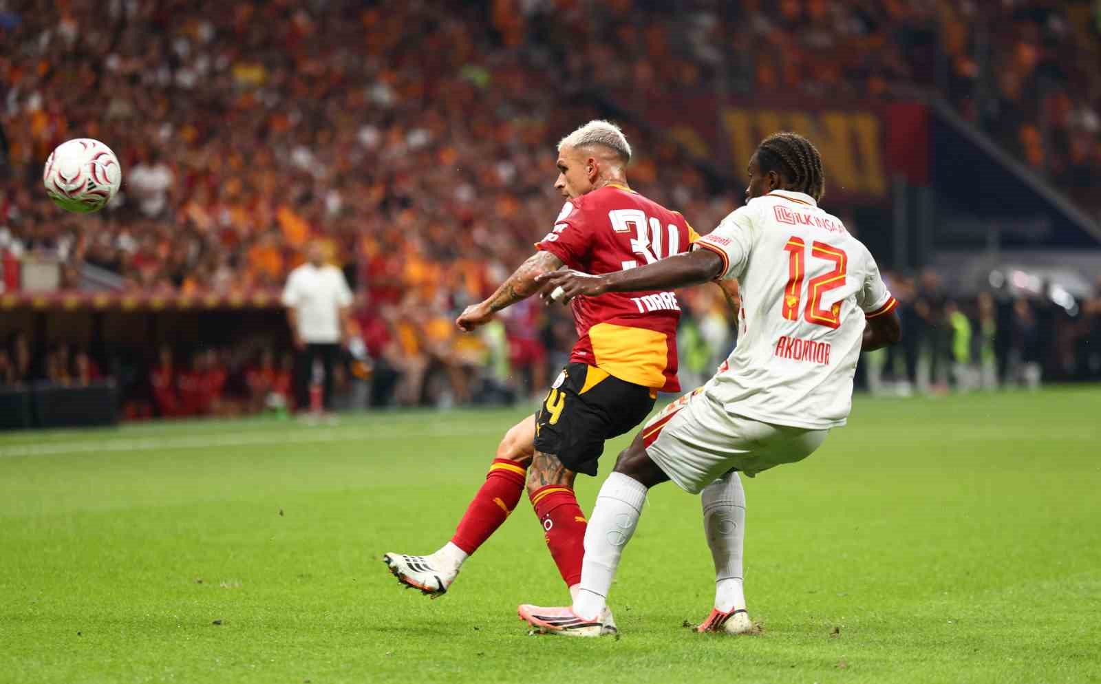 Trendyol Süper Lig: Galatasaray: 1 - Göztepe: 1 (İlk yarı)