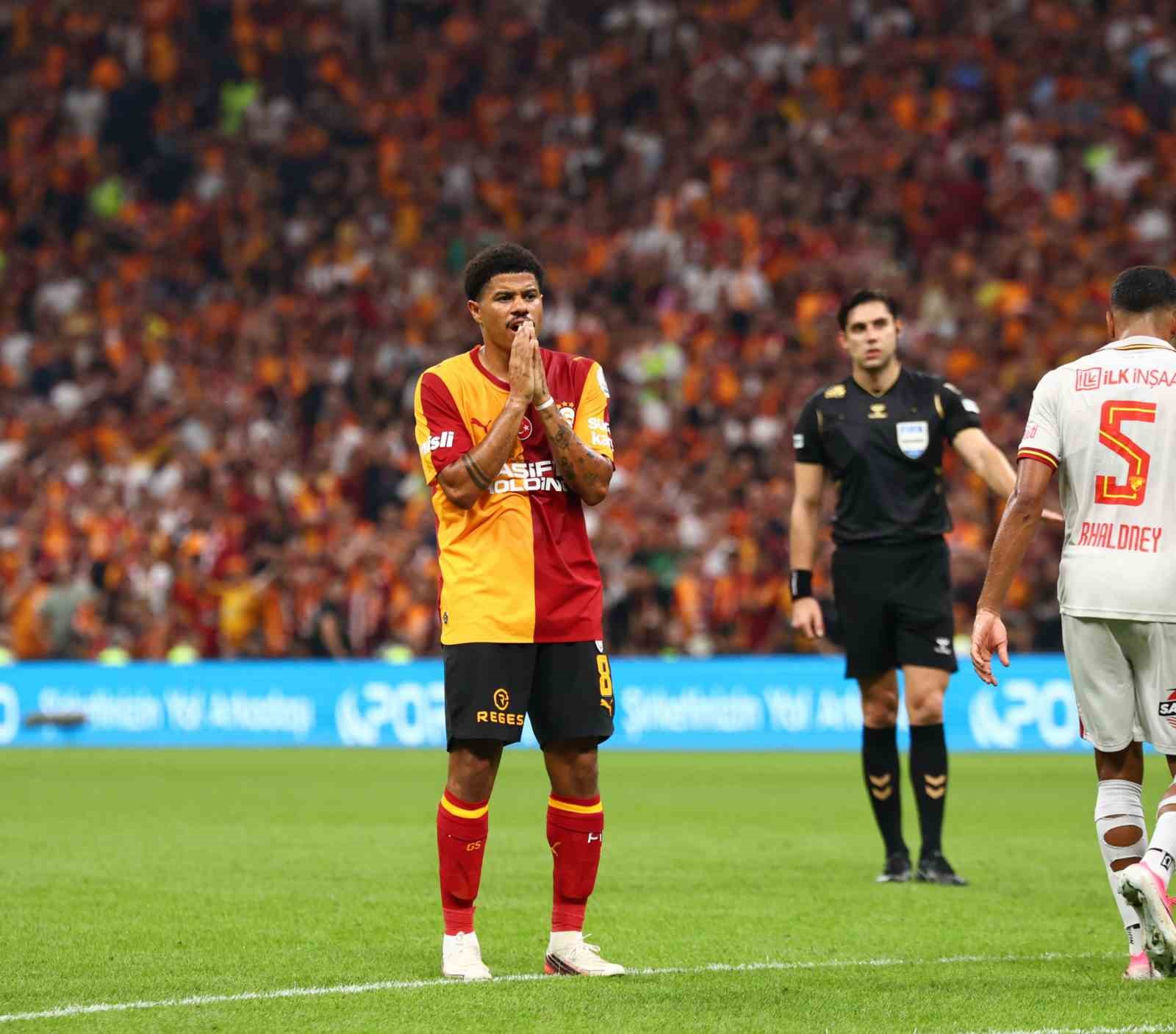 Trendyol Süper Lig: Galatasaray: 1 - Göztepe: 1 (İlk yarı)
